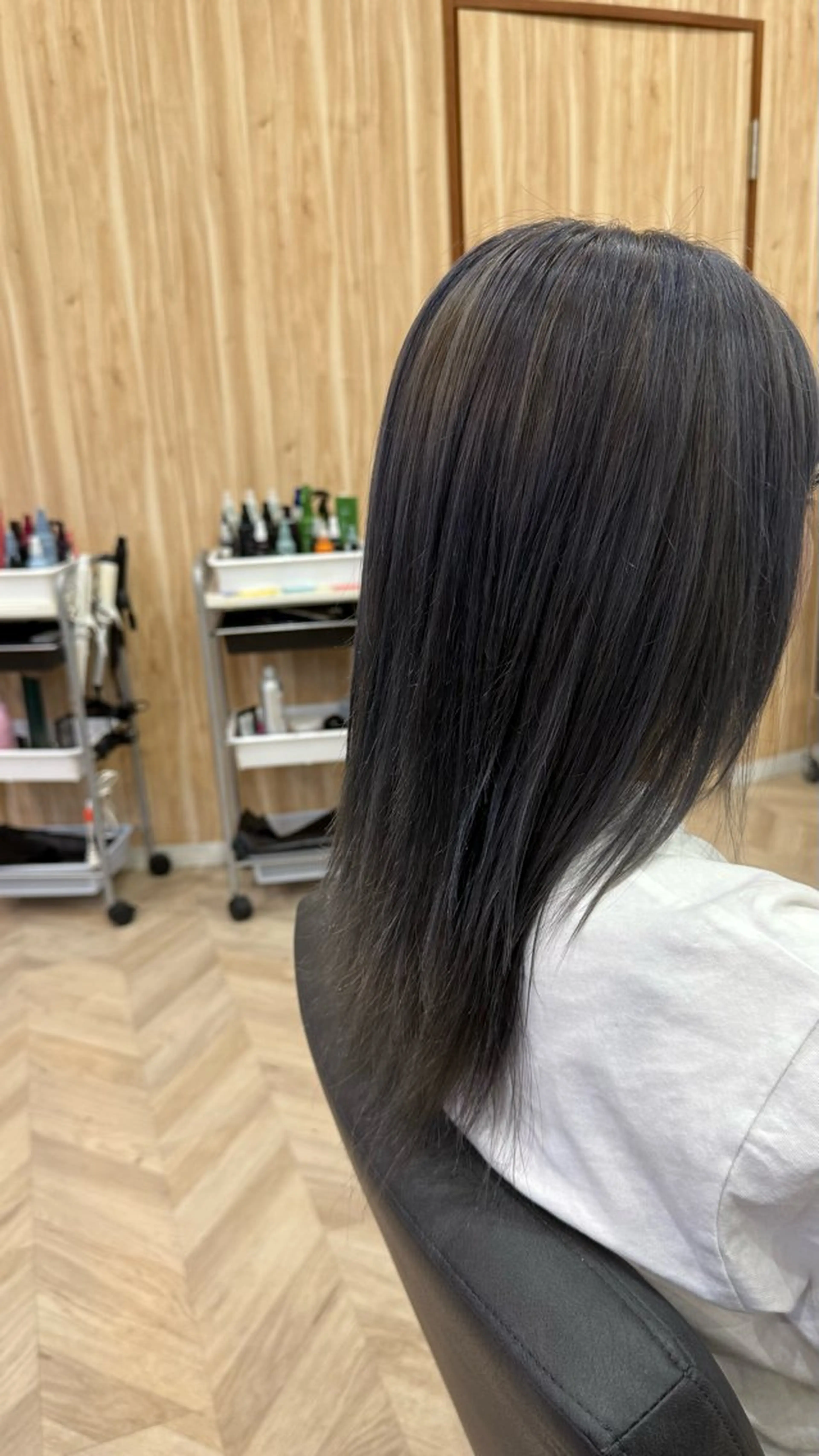 カラー グレージュ ハイトーンカラー 河野 愛華のヘアスタイル