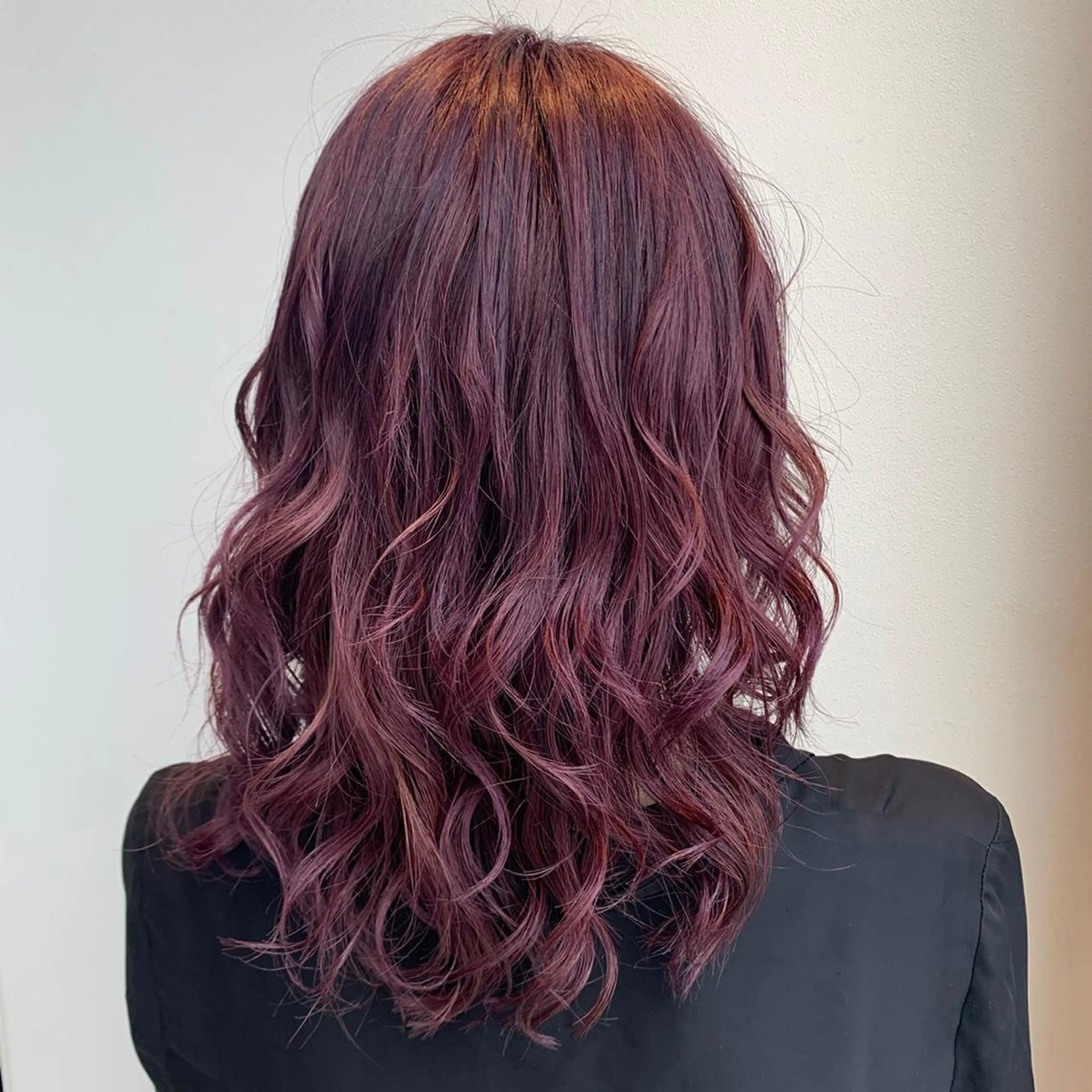 セミロング カラー パーマ ヘアアレンジ ハイトーンカラー🤍 山下 優華のヘアスタイル