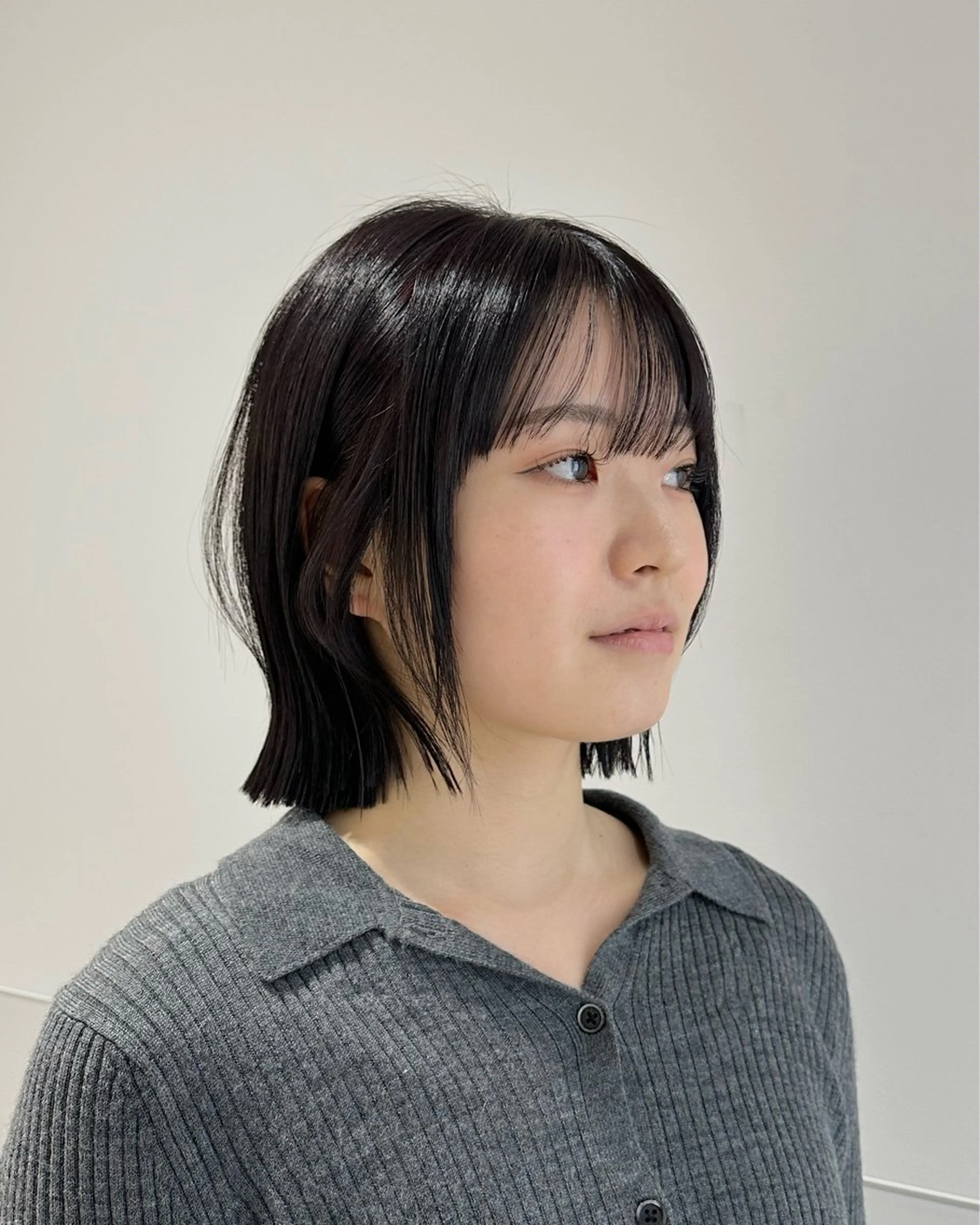 ショート カラー パーマ ヘアアレンジ メンズ 切りっぱなしボブ メンズ韓国風 ボブ くせ毛 髪質改善 切りっぱなしヘアボブ ミディアムヘアRYOのヘアスタイル