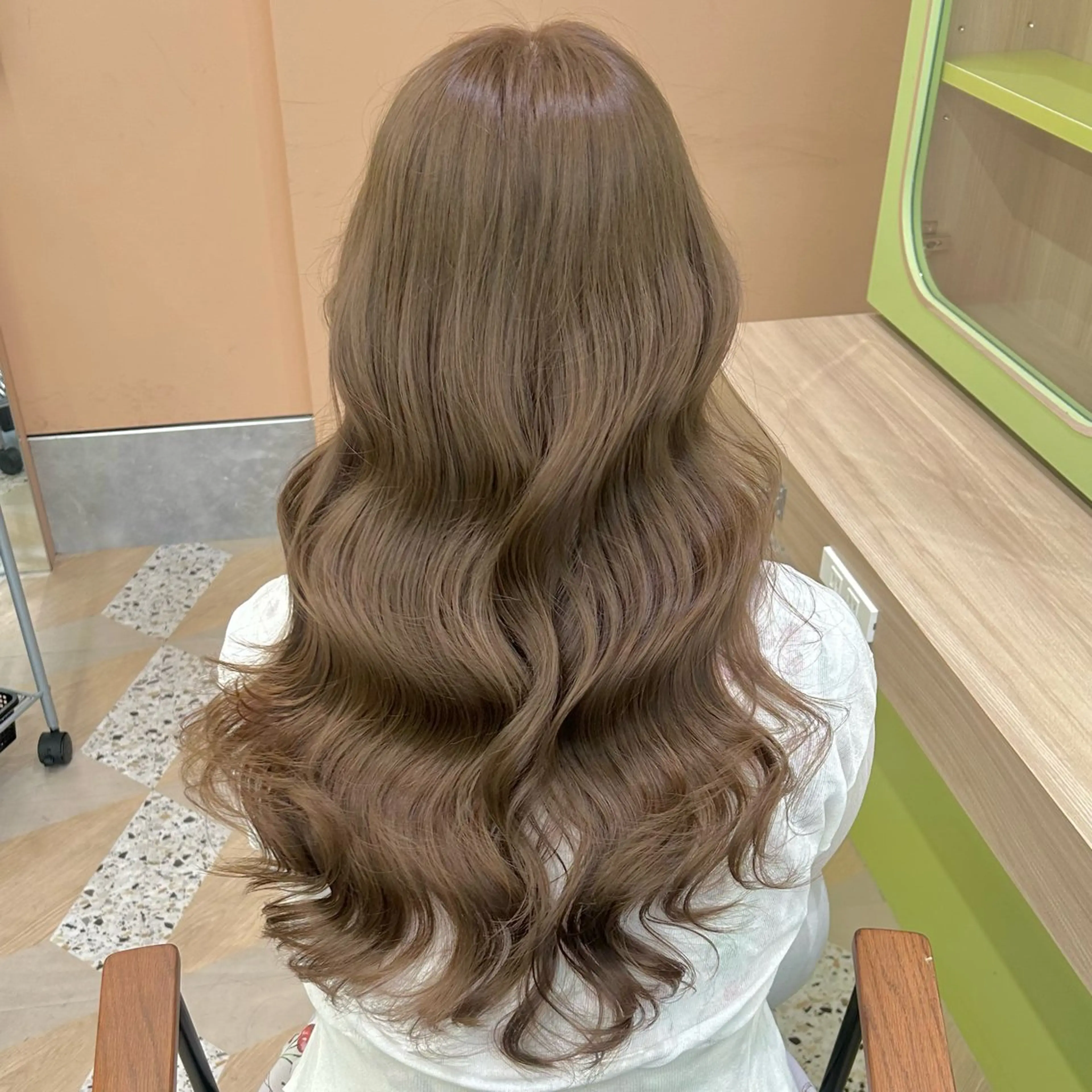 ロング カラー ベージュカラー ブリーチ ブラウンカラー ショコラベージュ 透明感カラー カット ヘアカラー トリートメント ブリーチなしベージュ /ヘアセット/ミユのヘアスタイル