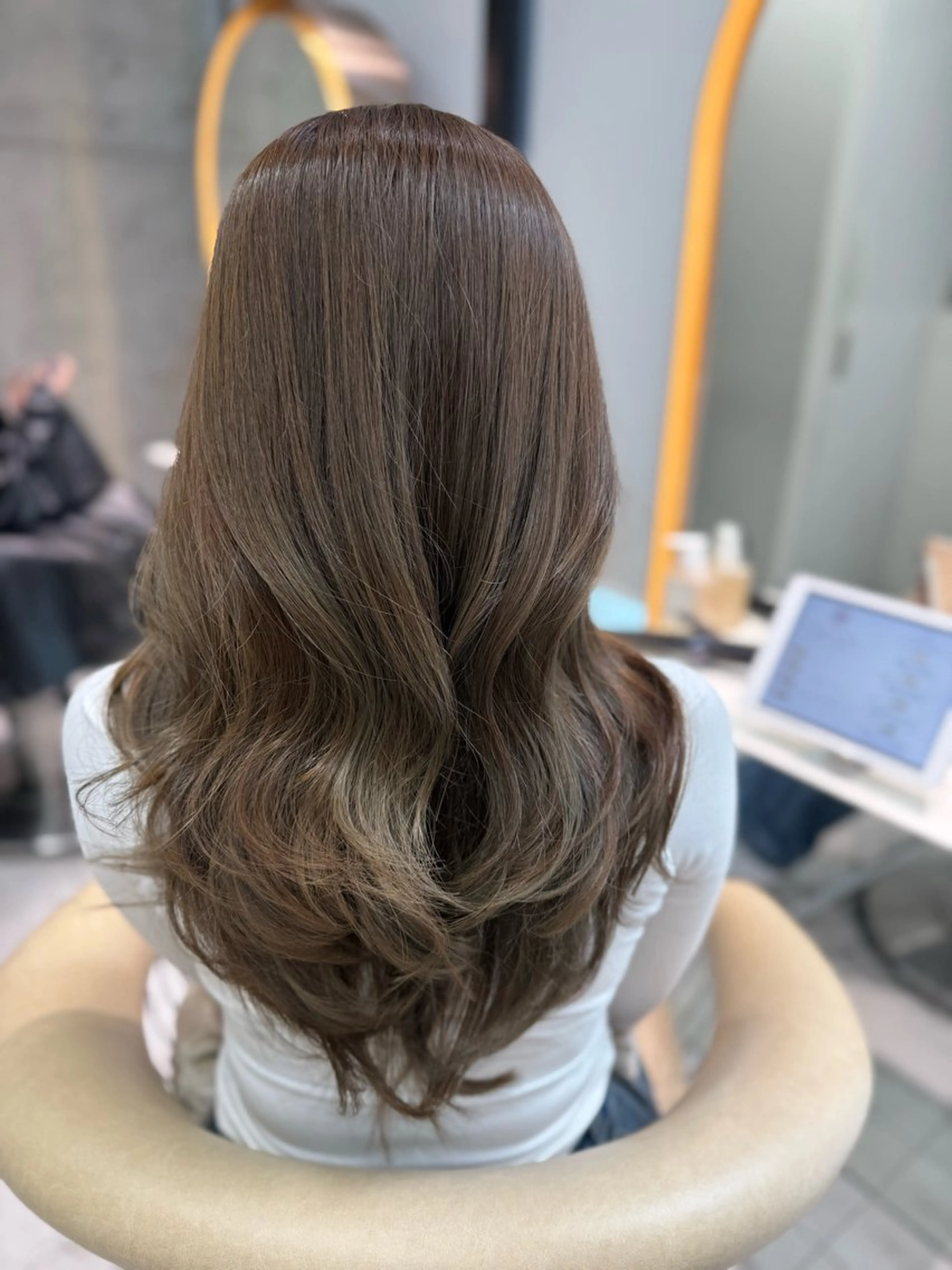 ロング カラー カット ヘアカラー トリートメント shion 透明感カラーのヘアスタイル