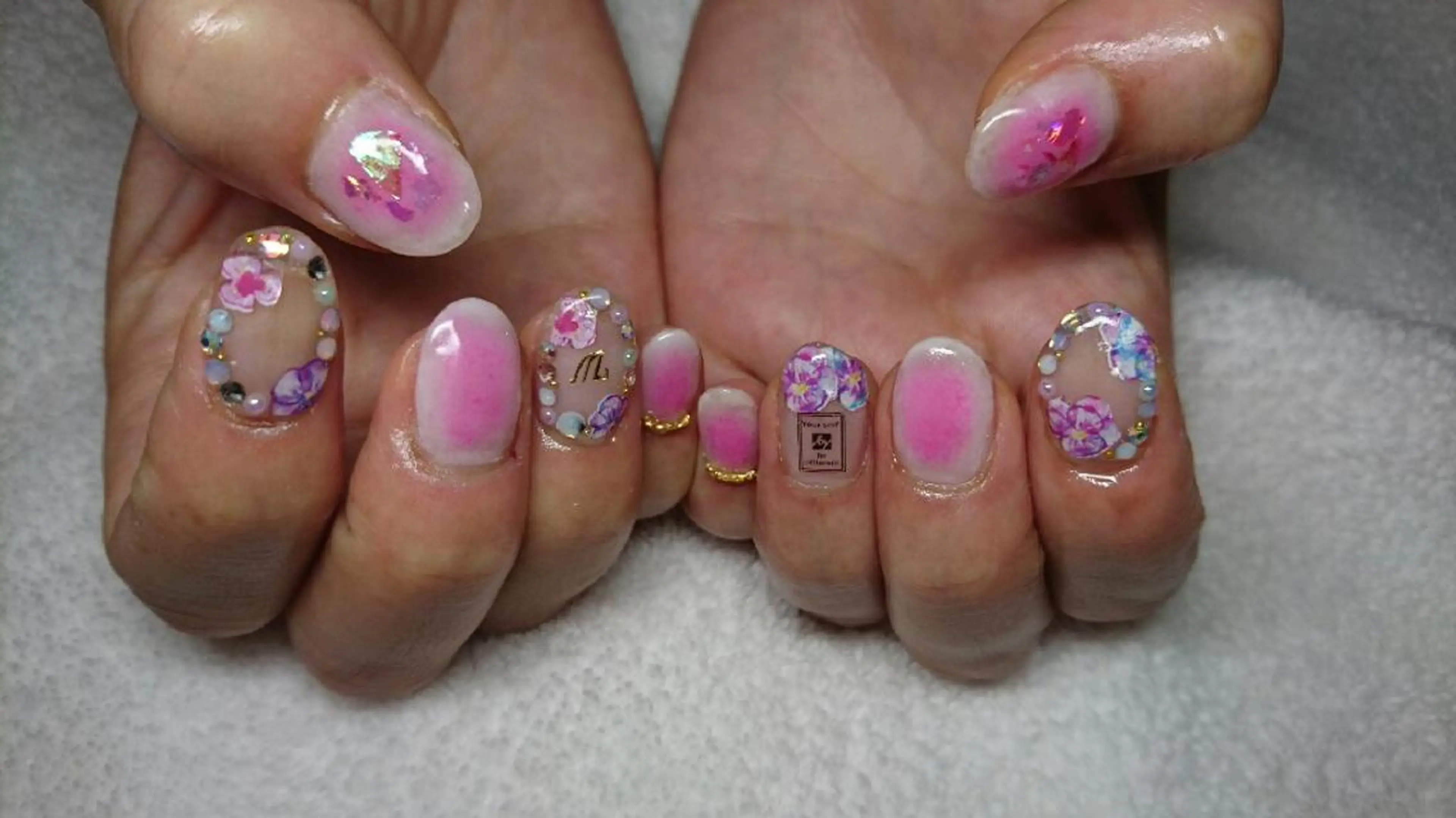 ネイル チークネイル LAVISH nail salonのネイルデザイン