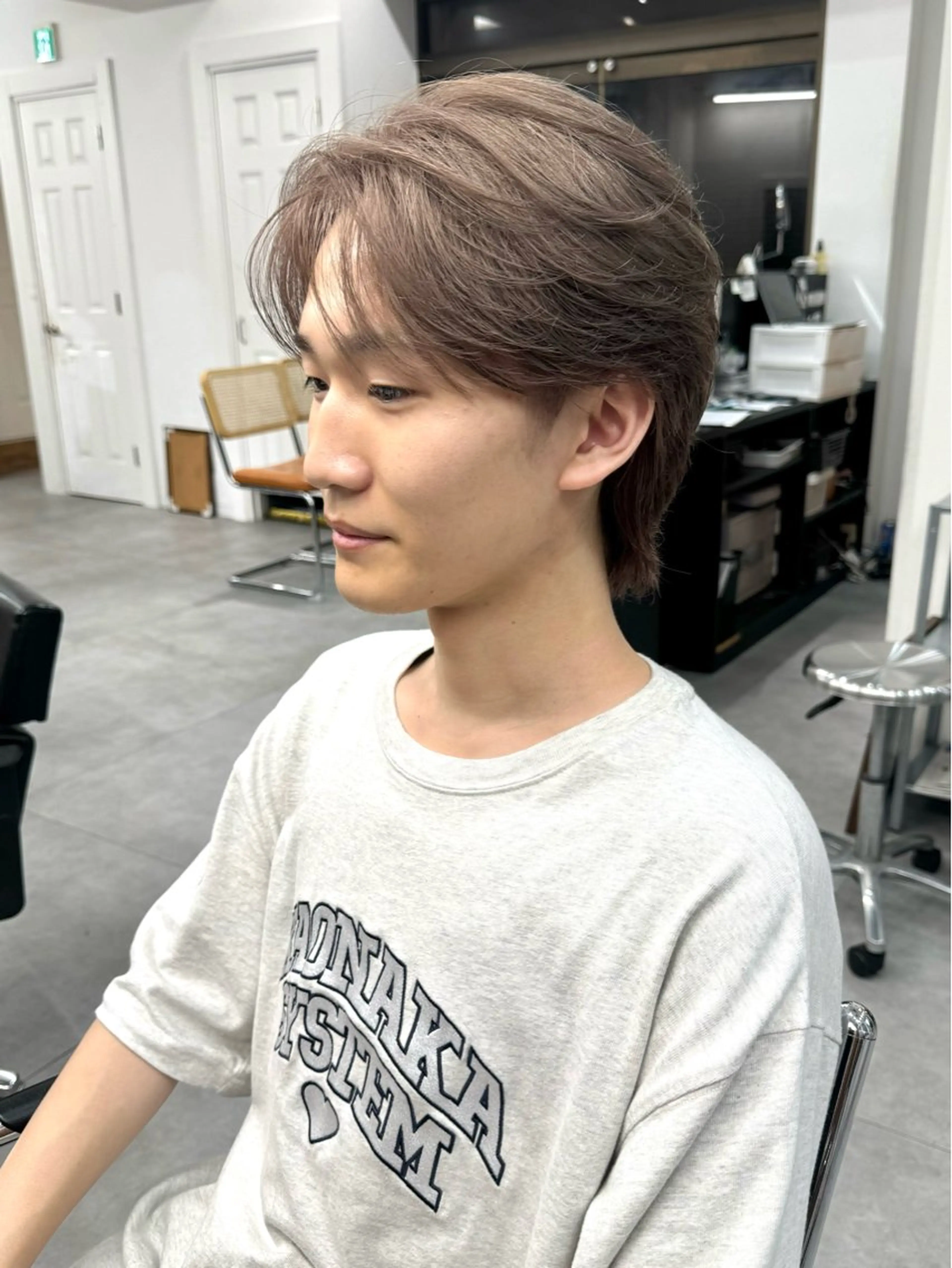 カラー メンズ メンズブリーチ ベージュカラー ブリーチ 透明感カラー ミルクティーベージュ カット ヘアカラー シャドウパーマ/ 波巻パーマYu-Kiのヘアスタイル