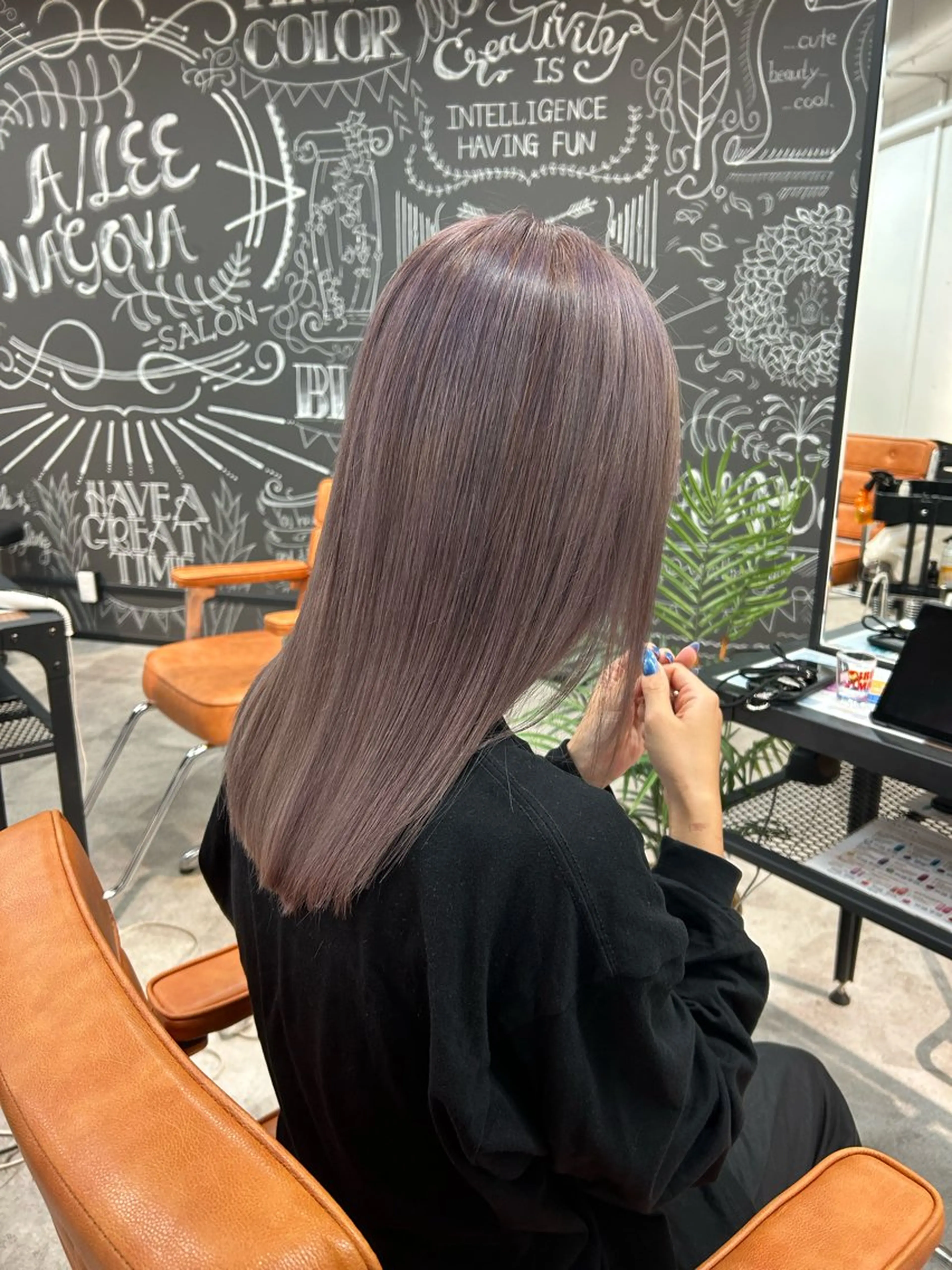 ミディアム カラー グレージュ ラベンダーカラー ラベンダーグレージュ ラベンダーグレー ヘアカラー トリートメント ウルフカット レイヤーカット上柿のヘアスタイル