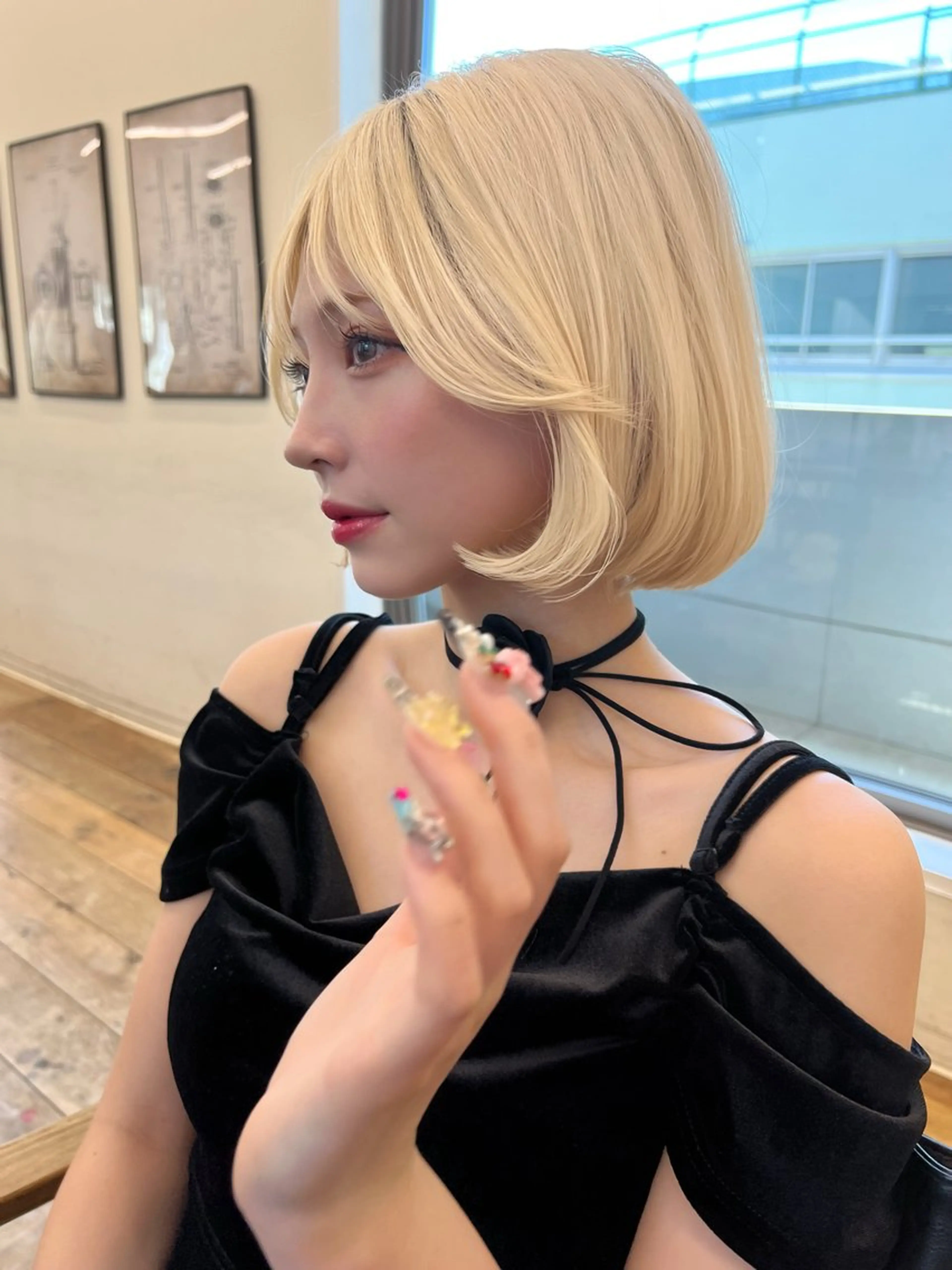 ミディアム カラー カット ヘアカラー トリートメント 抜きっぱなしブロンド /ハイトーン/カナタのヘアスタイル