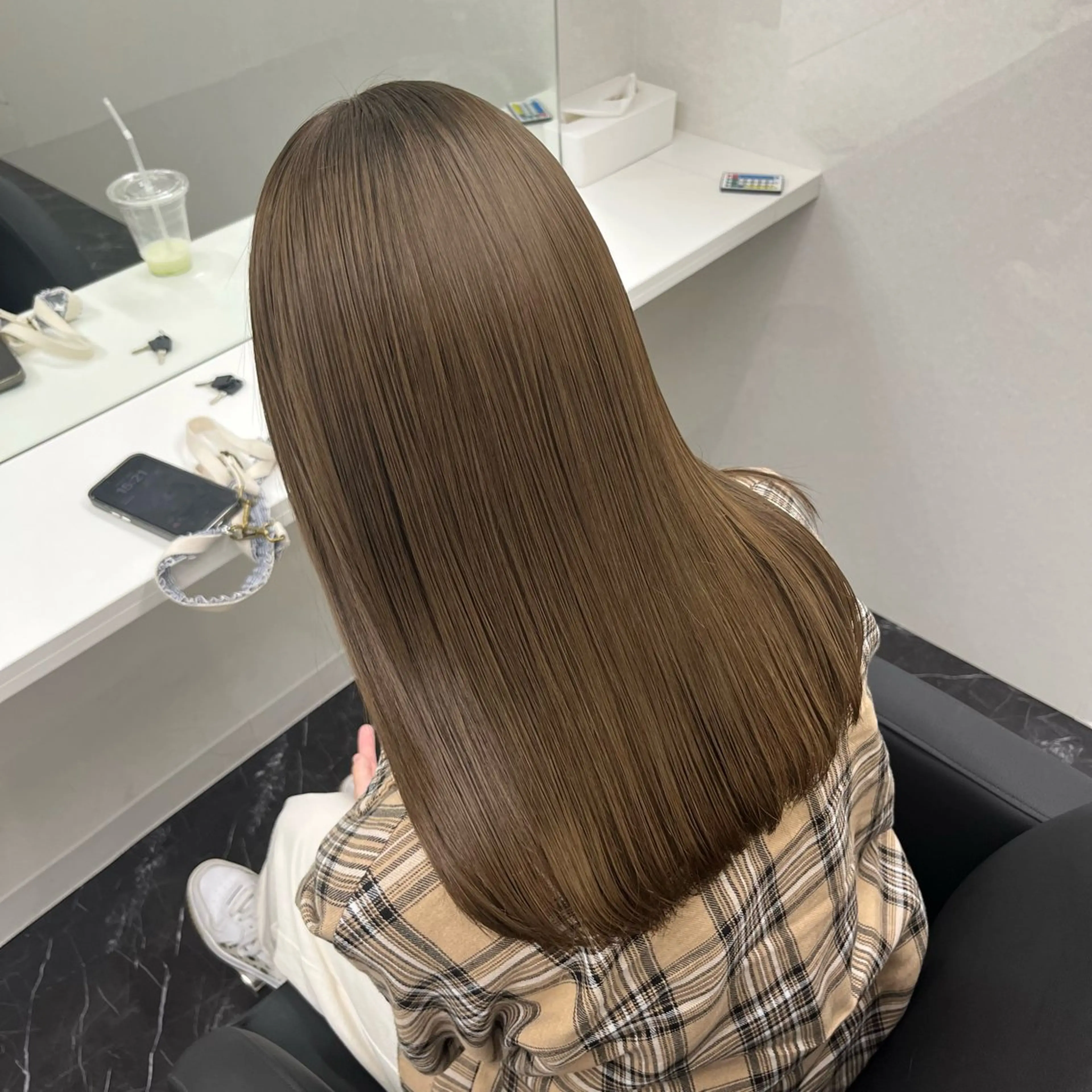 セミロング カラー アッシュ ベージュカラー ブリーチ ブルーカラー ブルーアッシュ ヘアカラー トリートメント 天神/ケアブリーチ/ 髪質改善/上質艶髪のヘアスタイル