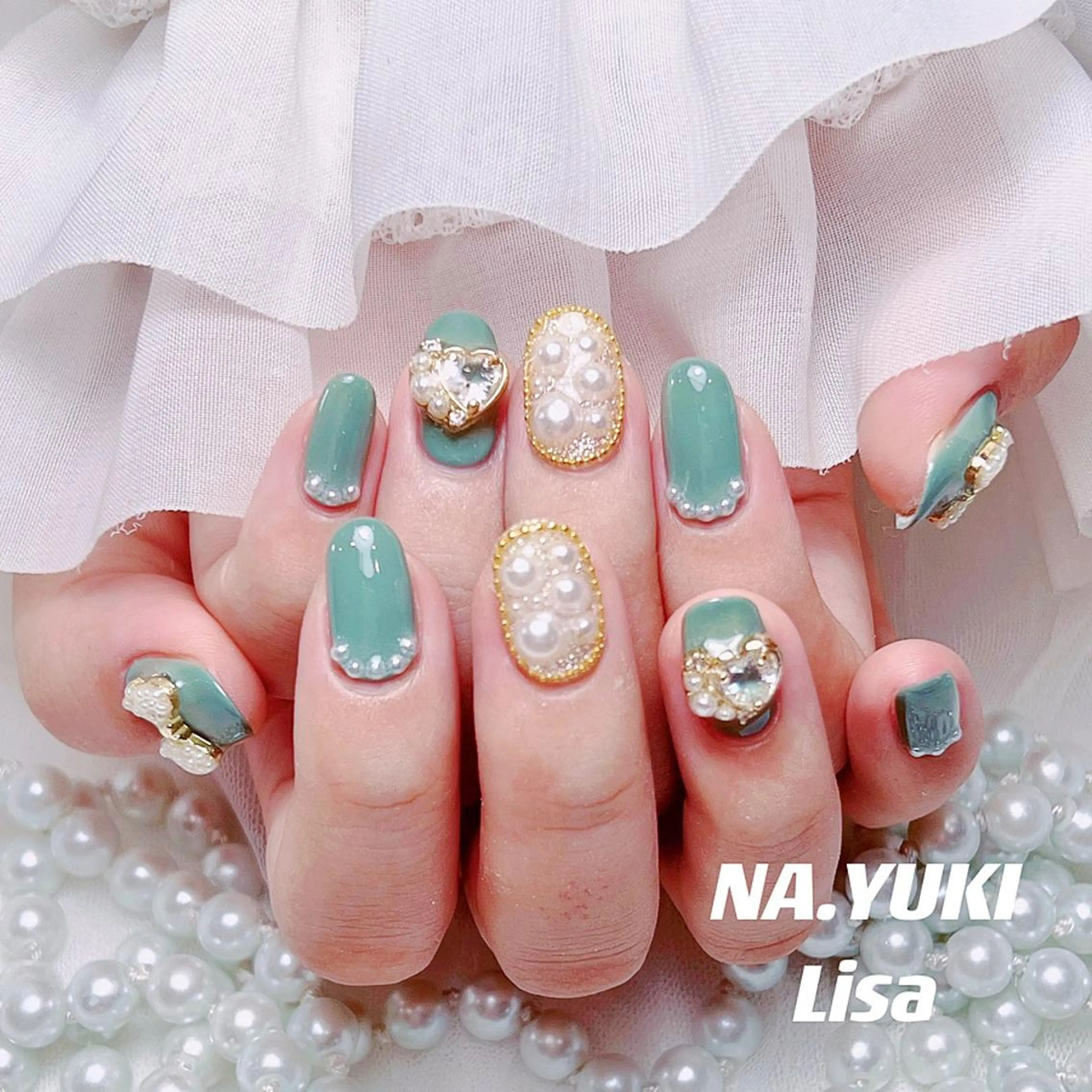 ネイル 🦋 Queenieのネイルデザイン