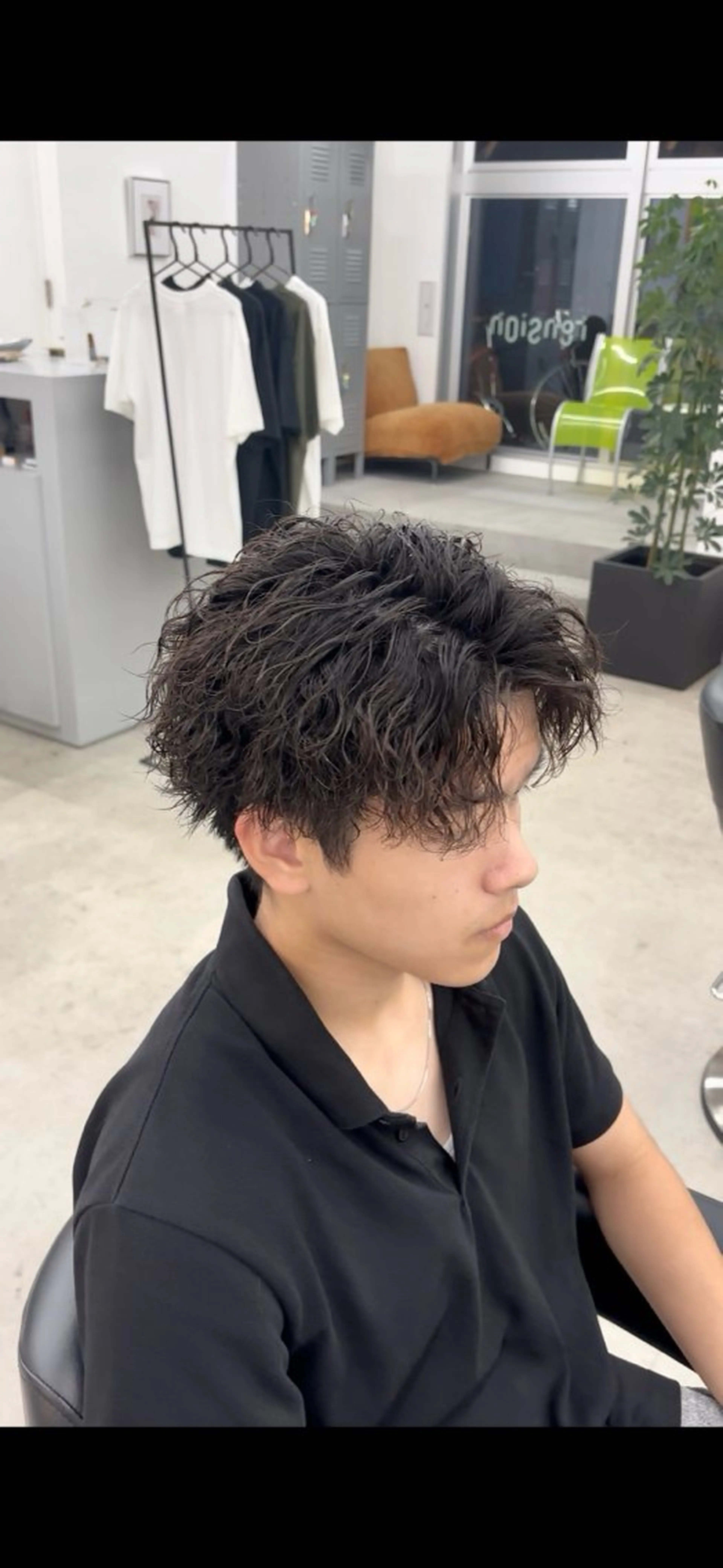 ショート パーマ メンズ メンズパーマ ツイストスパイラルパーマ スパイラルパーマ なりたひろと / フェザーパーマのヘアスタイル