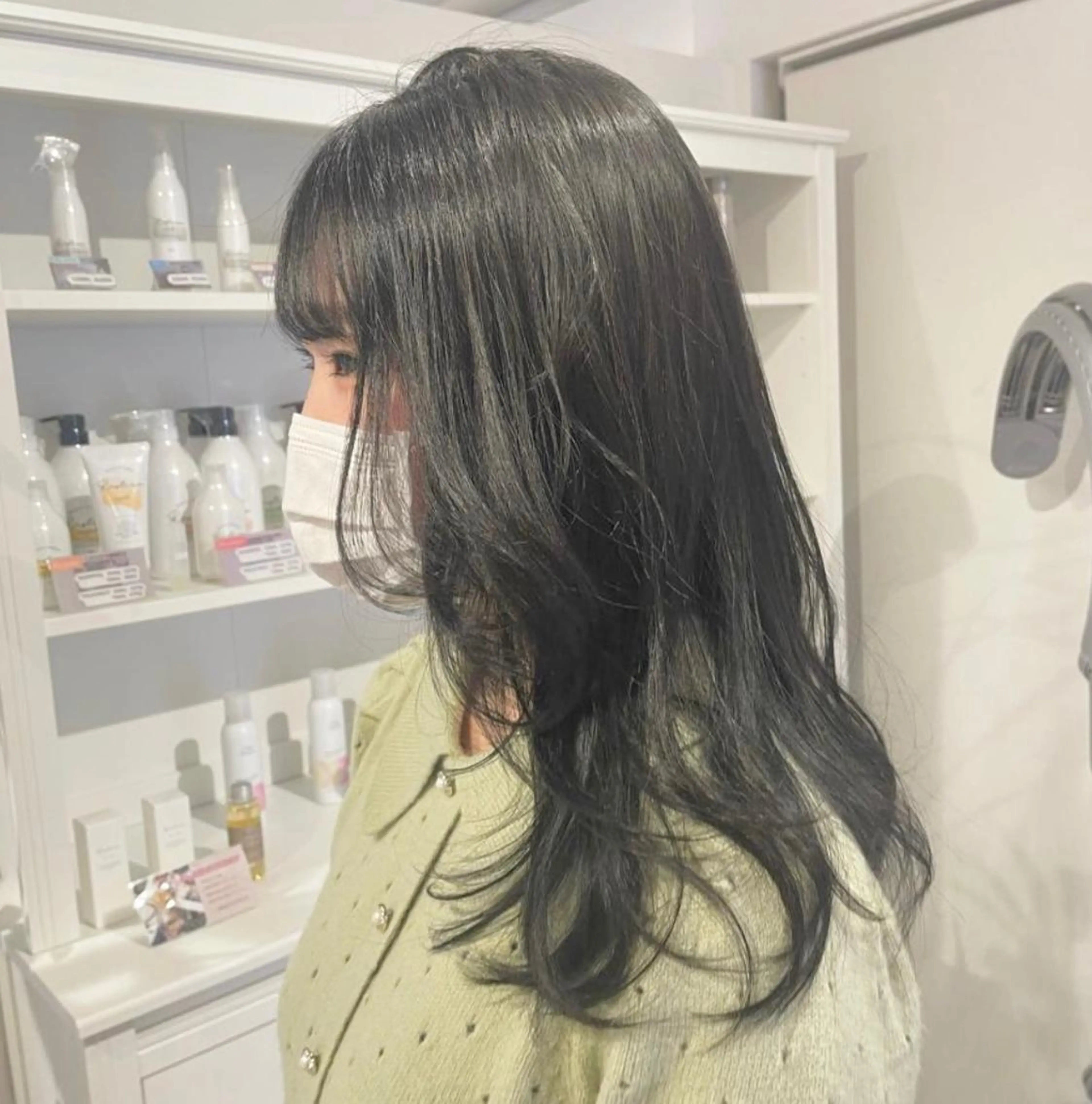 カラー オリーブカラー ヘアカラー 和田 真依のヘアスタイル