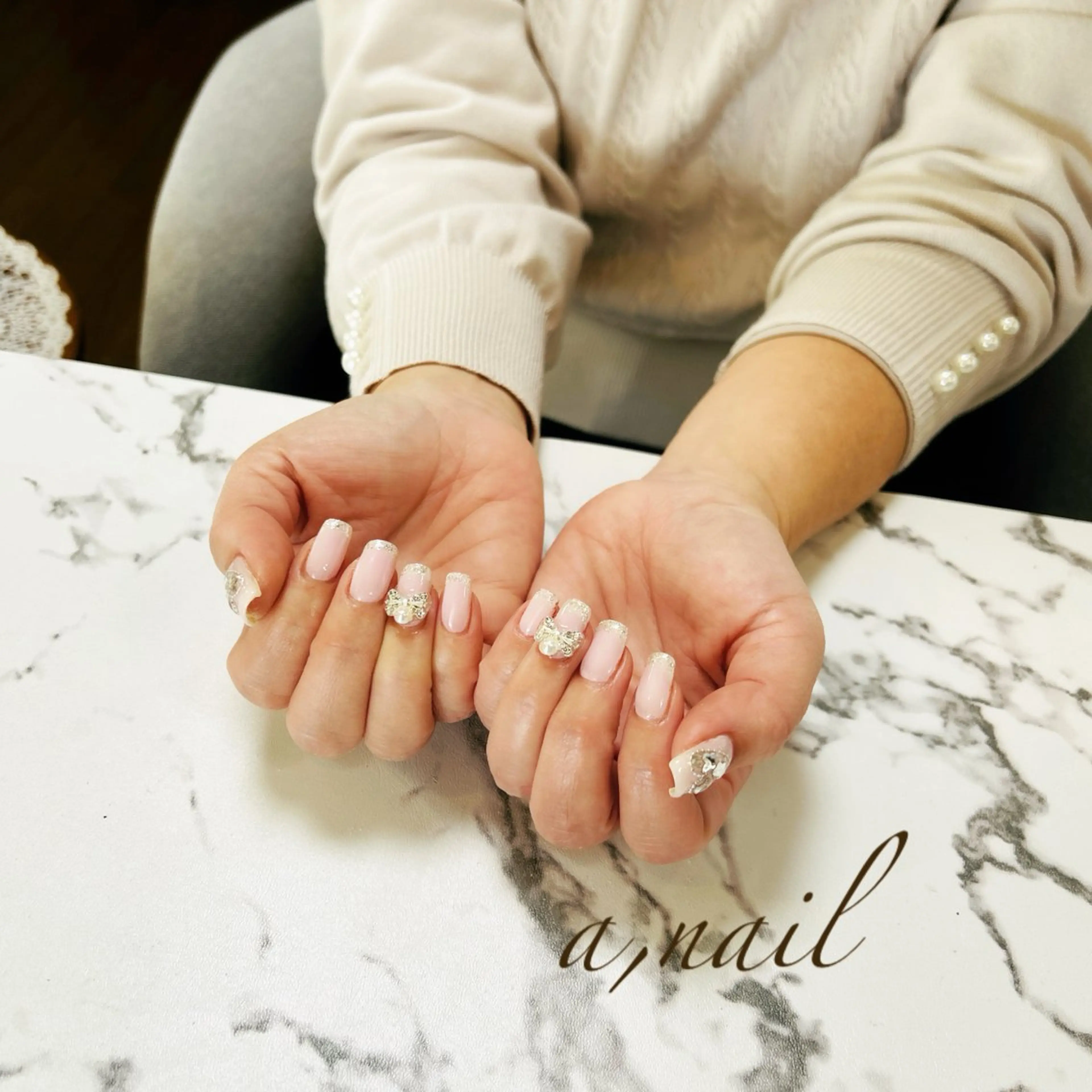 ネイル フレンチネイル ハート キラキラネイル ラメ(グリッター) リボン ハンドネイル ネイルサロン エーネイルのネイルデザイン