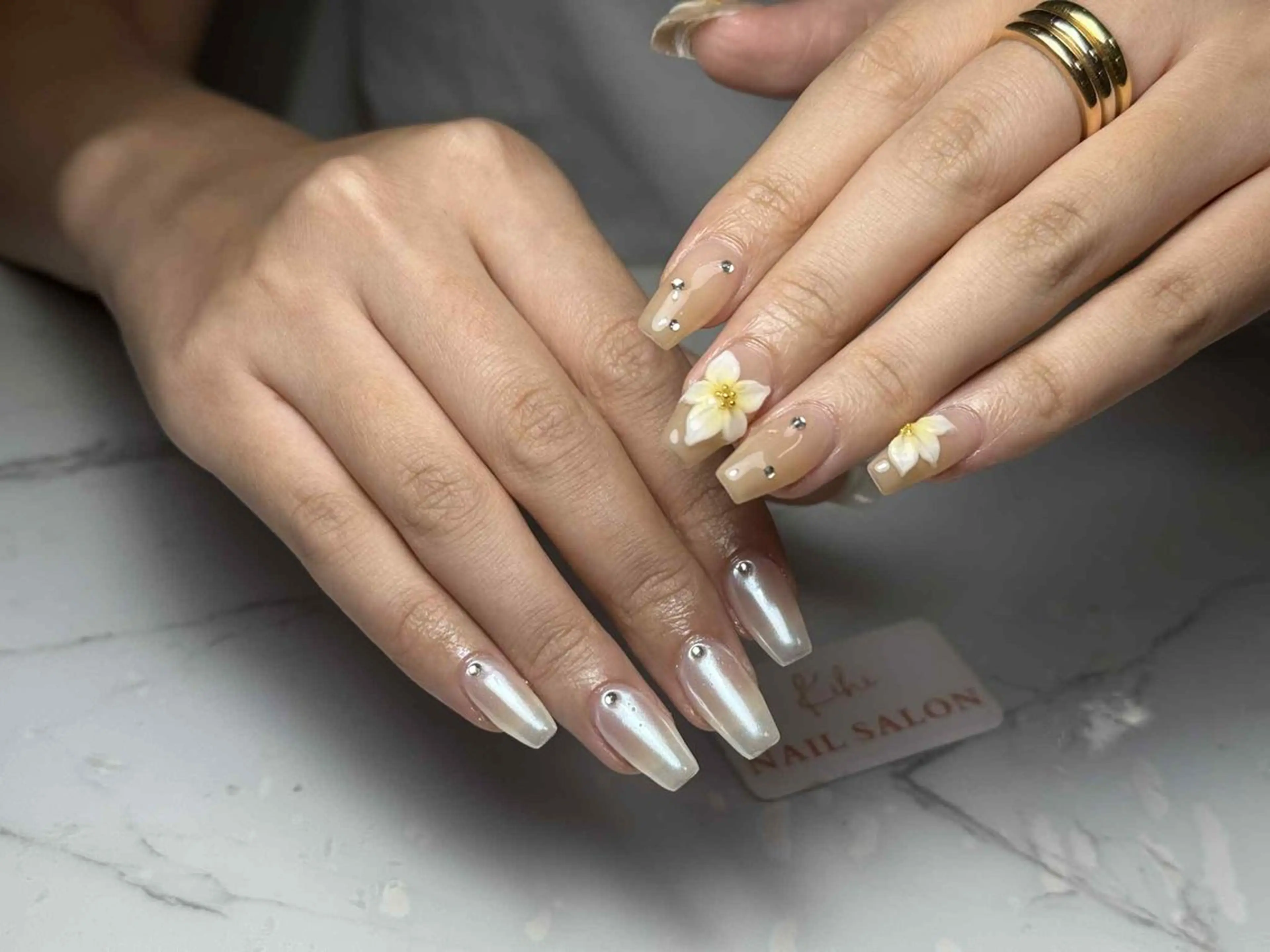 ネイル アートネイル フレンチネイル ジェルネイル グラデーション 韓国ネイル ハンドネイル 💕鈴木ユリ パラジェル/オフ無料のネイルデザイン