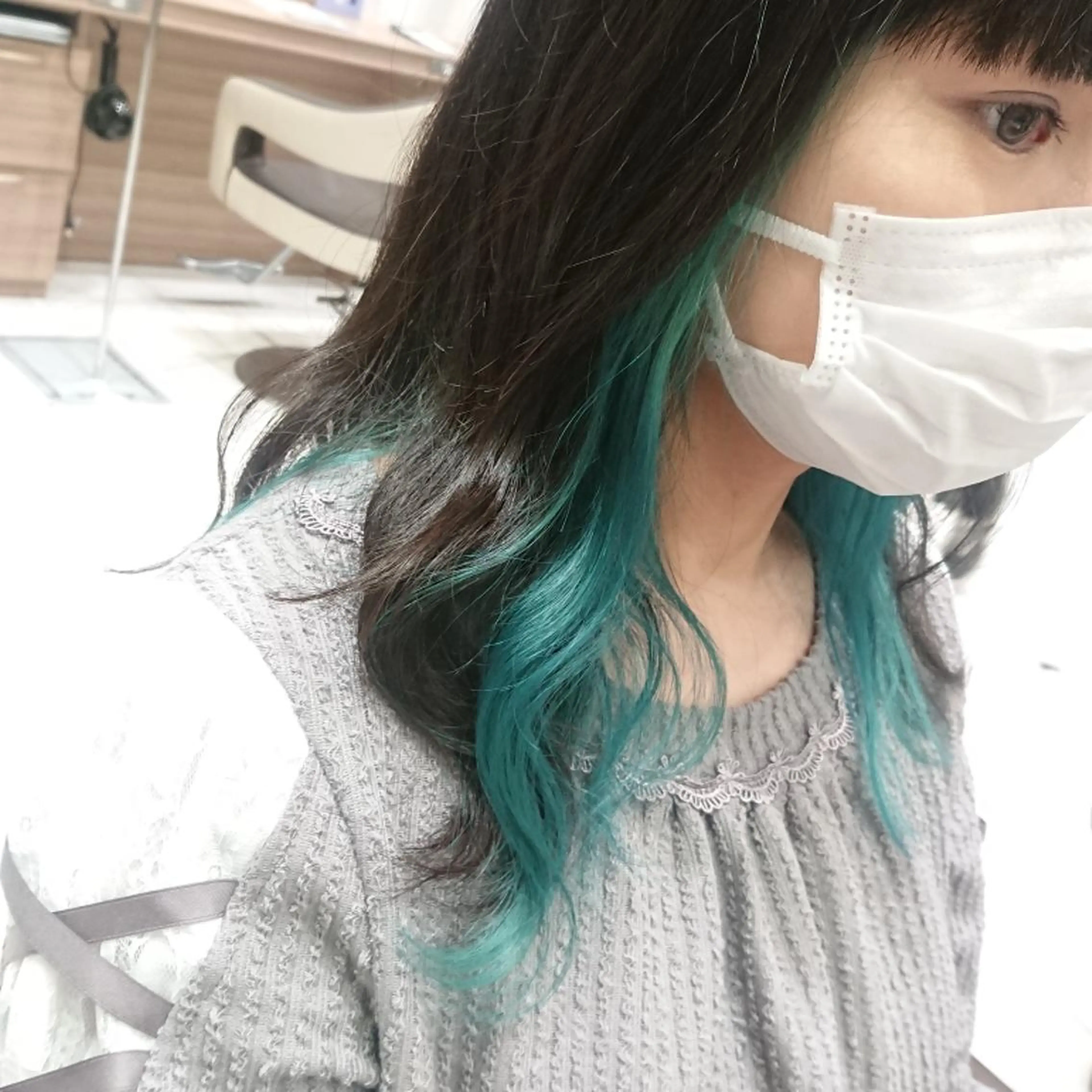 セミロング カラー ブリーチ ケアブリーチ インナーカラー あらげ 🌈推しカラー🌈ᵕのヘアスタイル