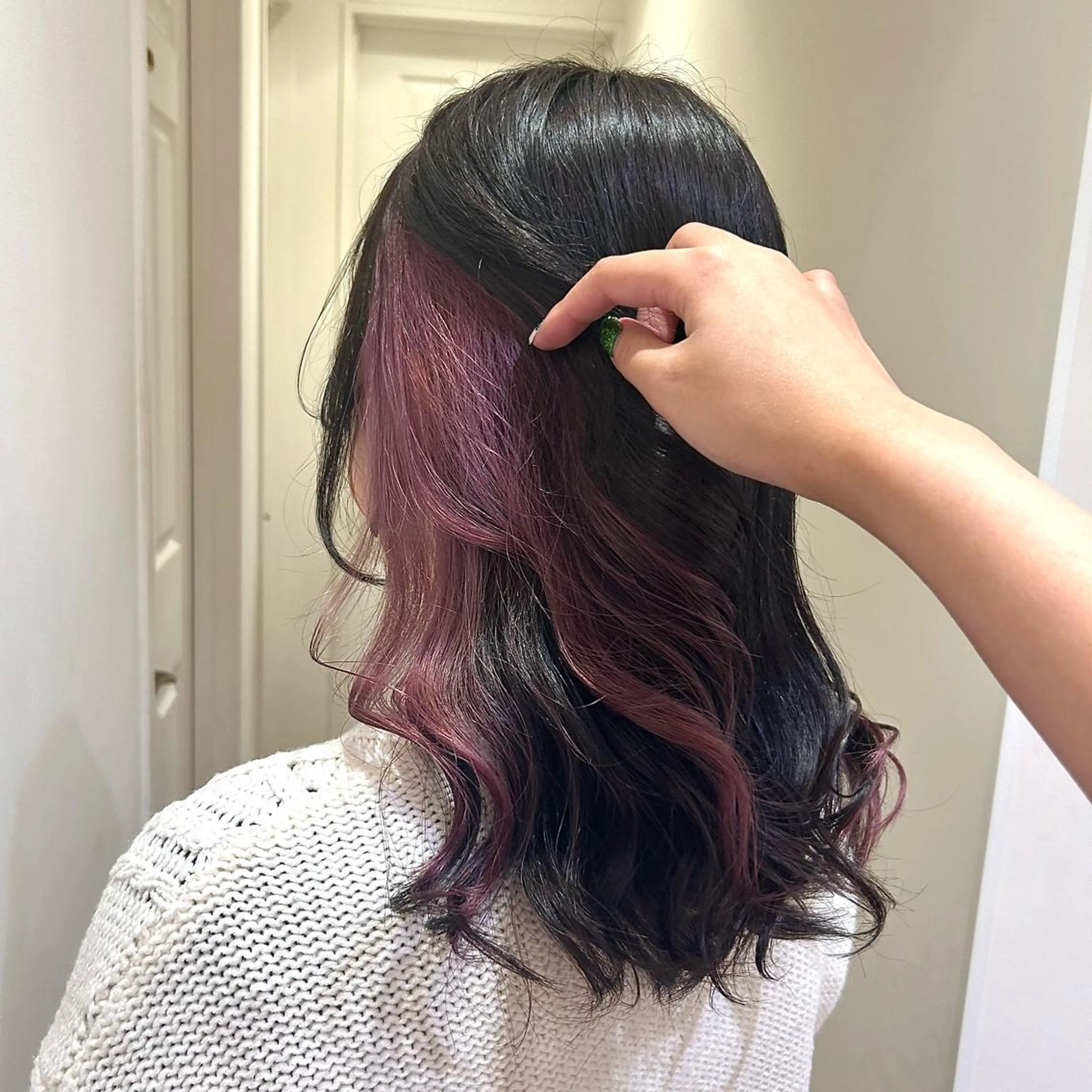 セミロング カラー 黒髪 透明感カラー インナーカラー ピンクカラー ミユ🎀エクステ 🎨デザインカラーのヘアスタイル
