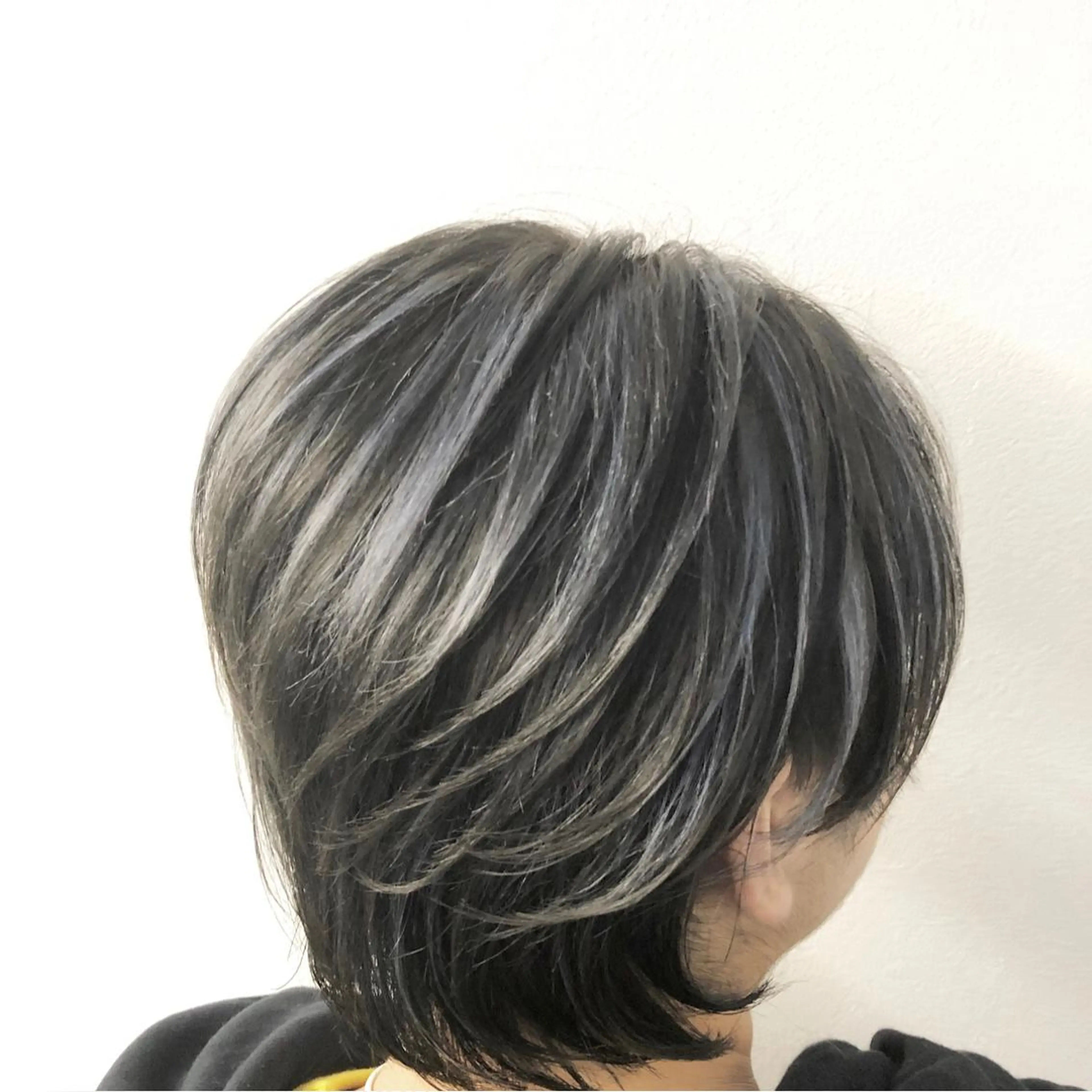 ショート カラー ヘアアレンジ シールエクステ バレイヤージュ デザインカラー ハイライトカラー エクステ アンドウ ユウ/ レイヤーカット/韓国のヘアスタイル