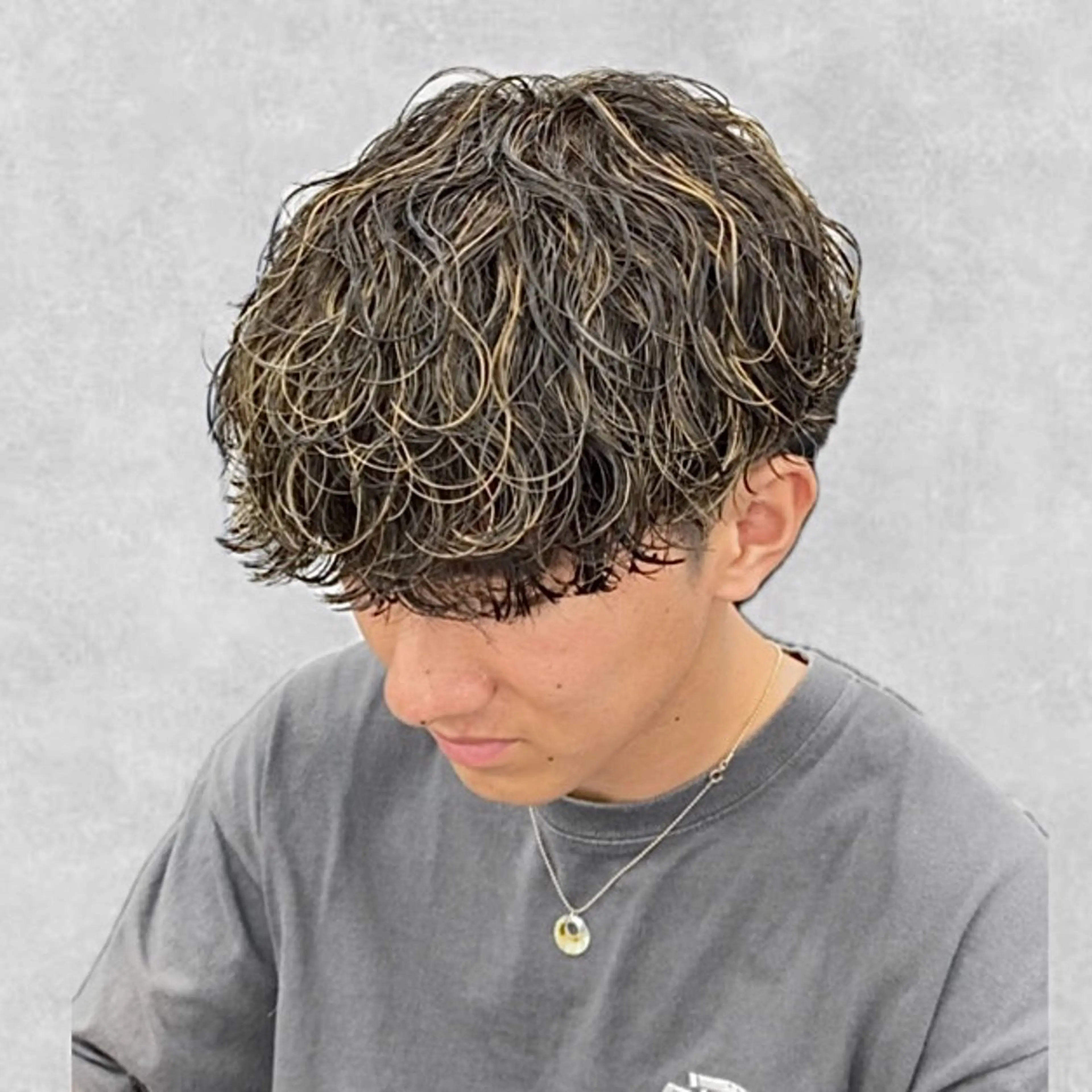 メンズカット＋メッシュキャップハイライト＋波巻きスパイラルパーマの写真