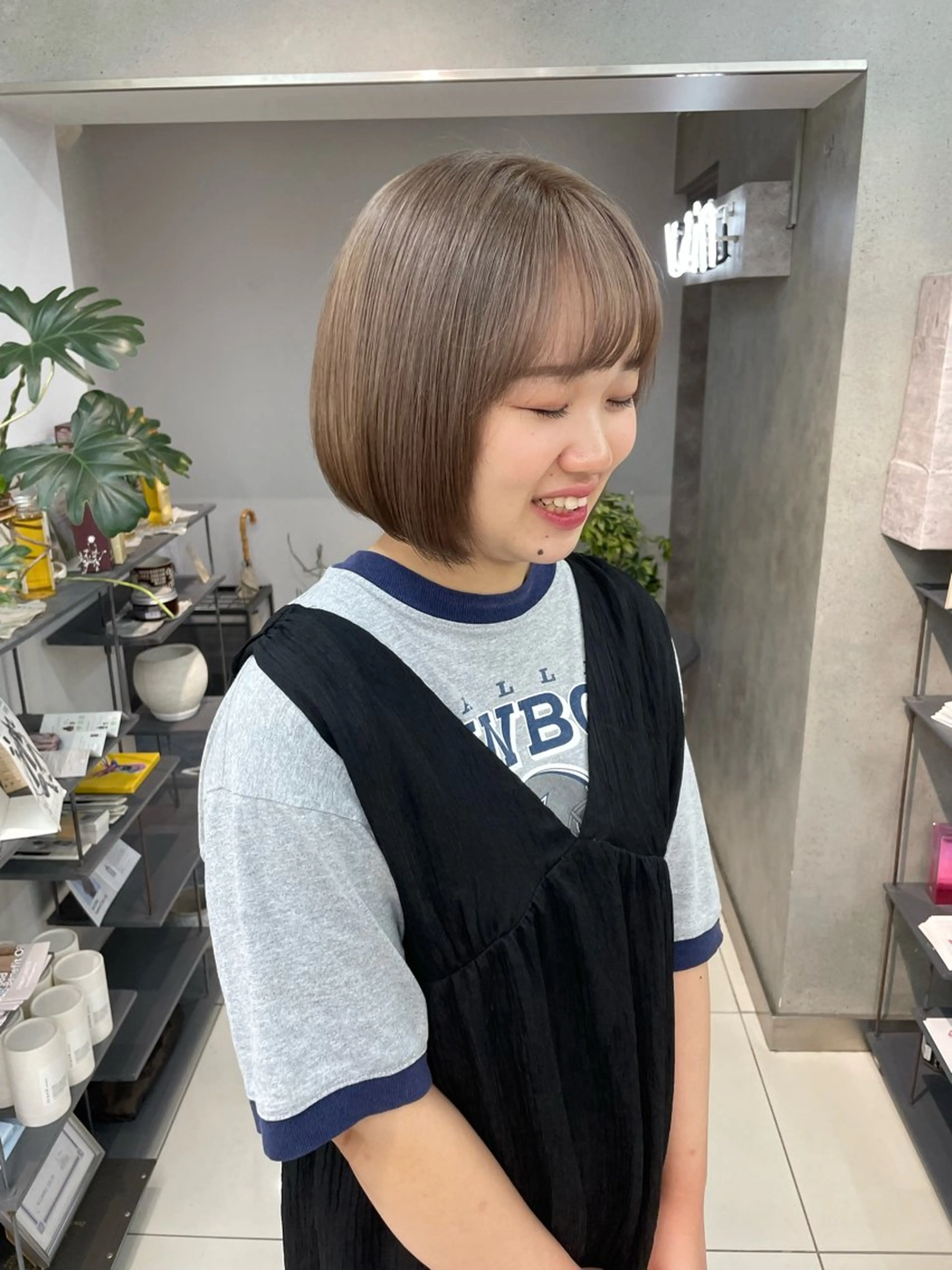 ショート カラー ヘアアレンジ ボブ/透明感ベージュ 🫧クルミ🌟のヘアスタイル