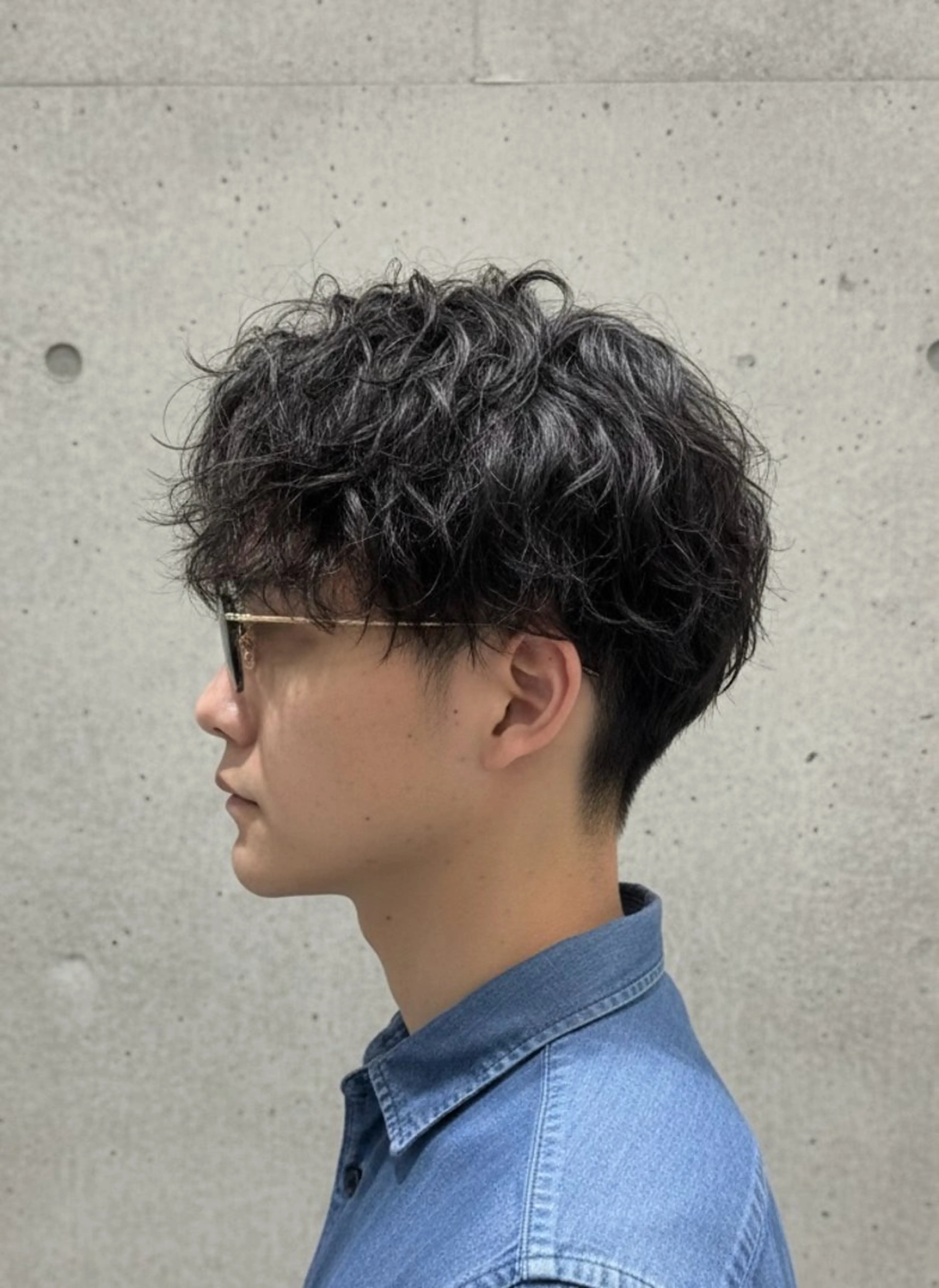 ショート パーマ メンズ センターパート 刈り上げ カット パーマ 大人メンズパーマ /石川瑠青のヘアスタイル