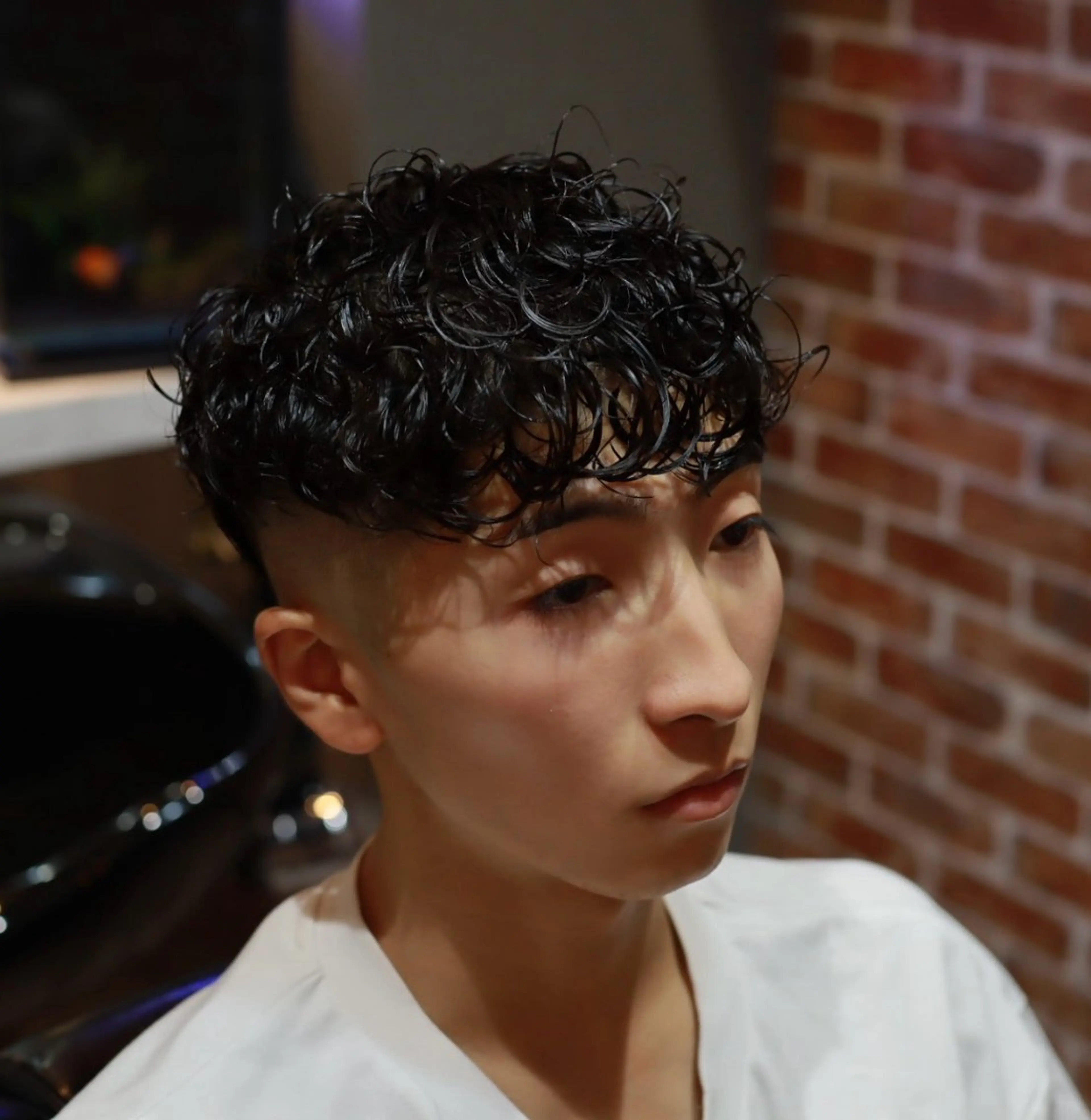 ショート パーマ メンズ フェードカット スキンフェード スペインカール 刈り上げ 吉田 愛恵のヘアスタイル