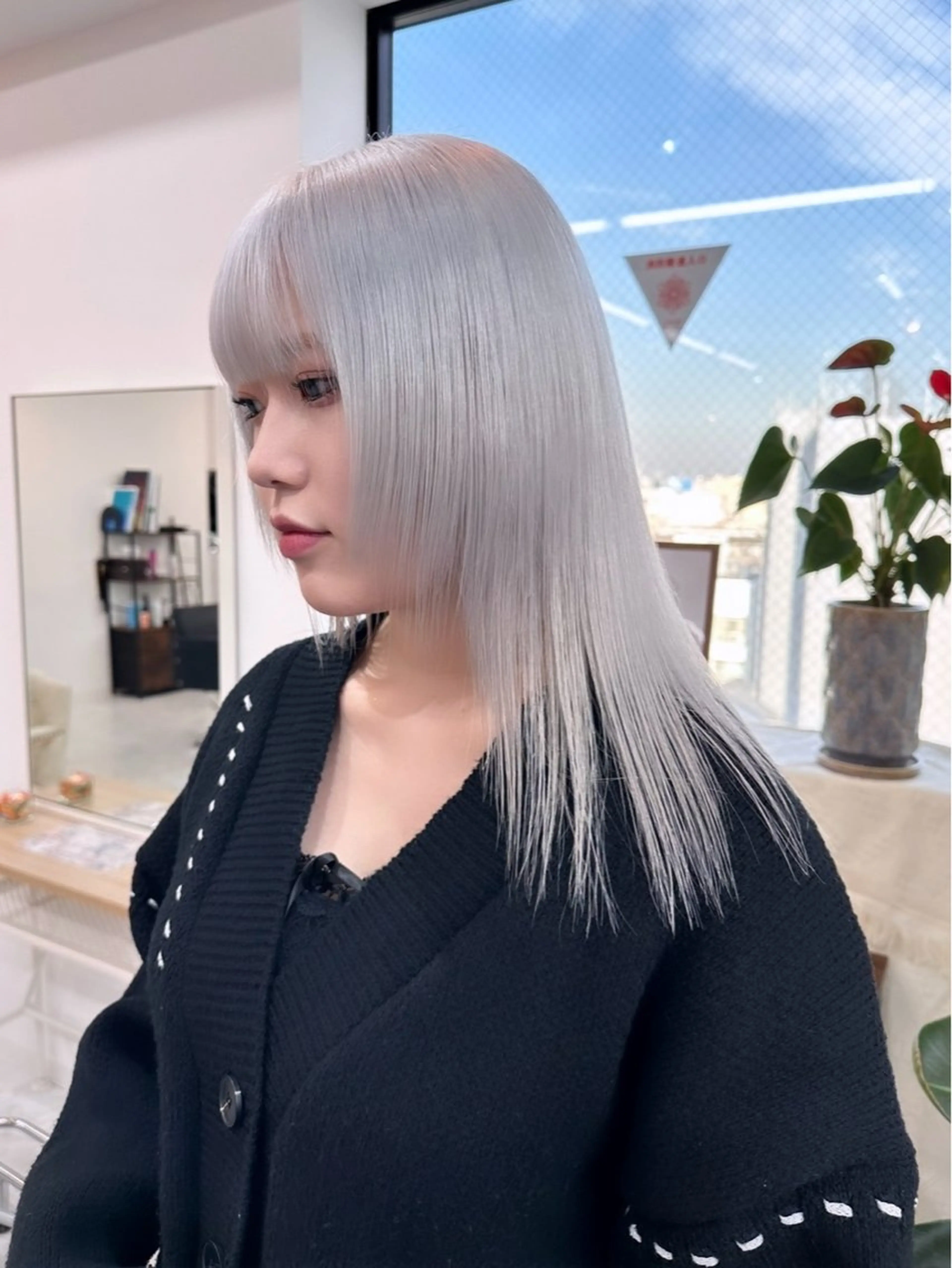 セミロング カラー ヘアアレンジ TAKUMAブリーチ /切りっぱなし🪽のヘアスタイル