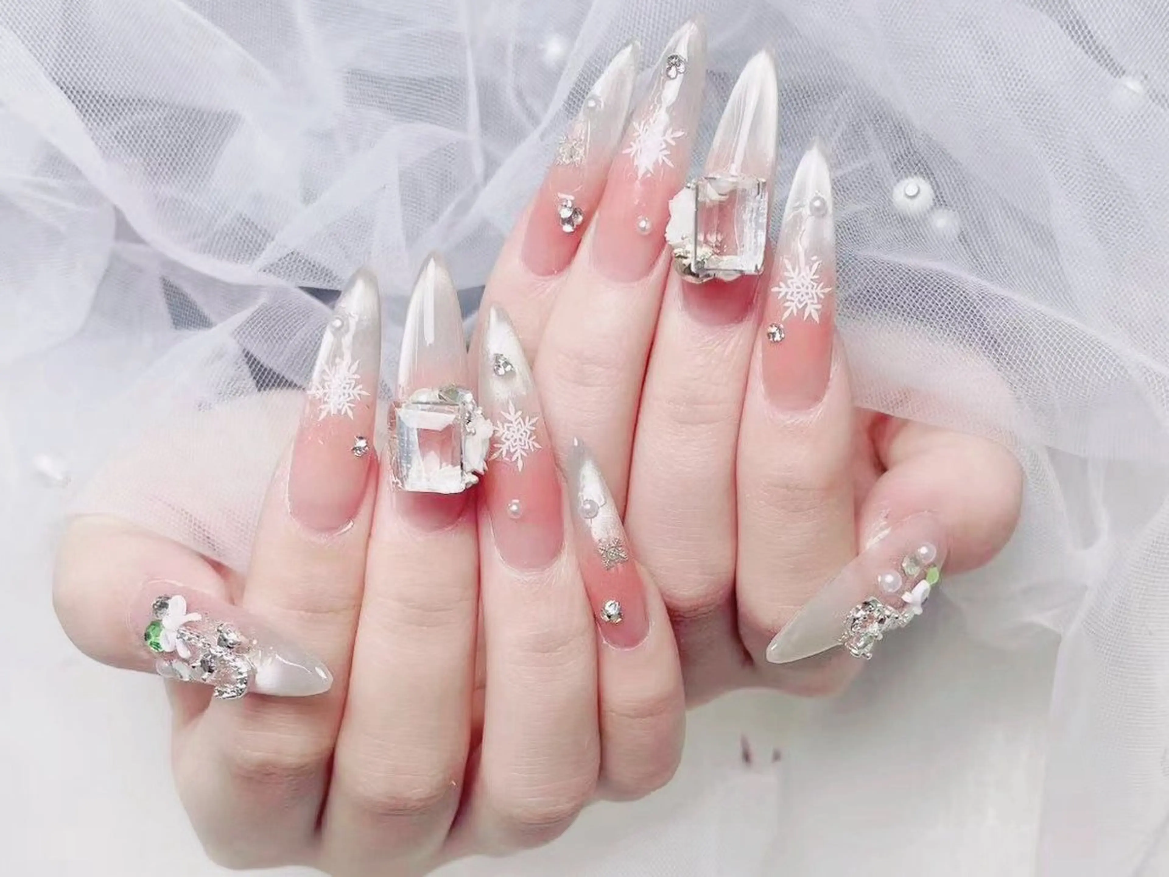 ネイル アートネイル 成人式 ハンドネイル ネイルサロン lotusのネイルデザイン