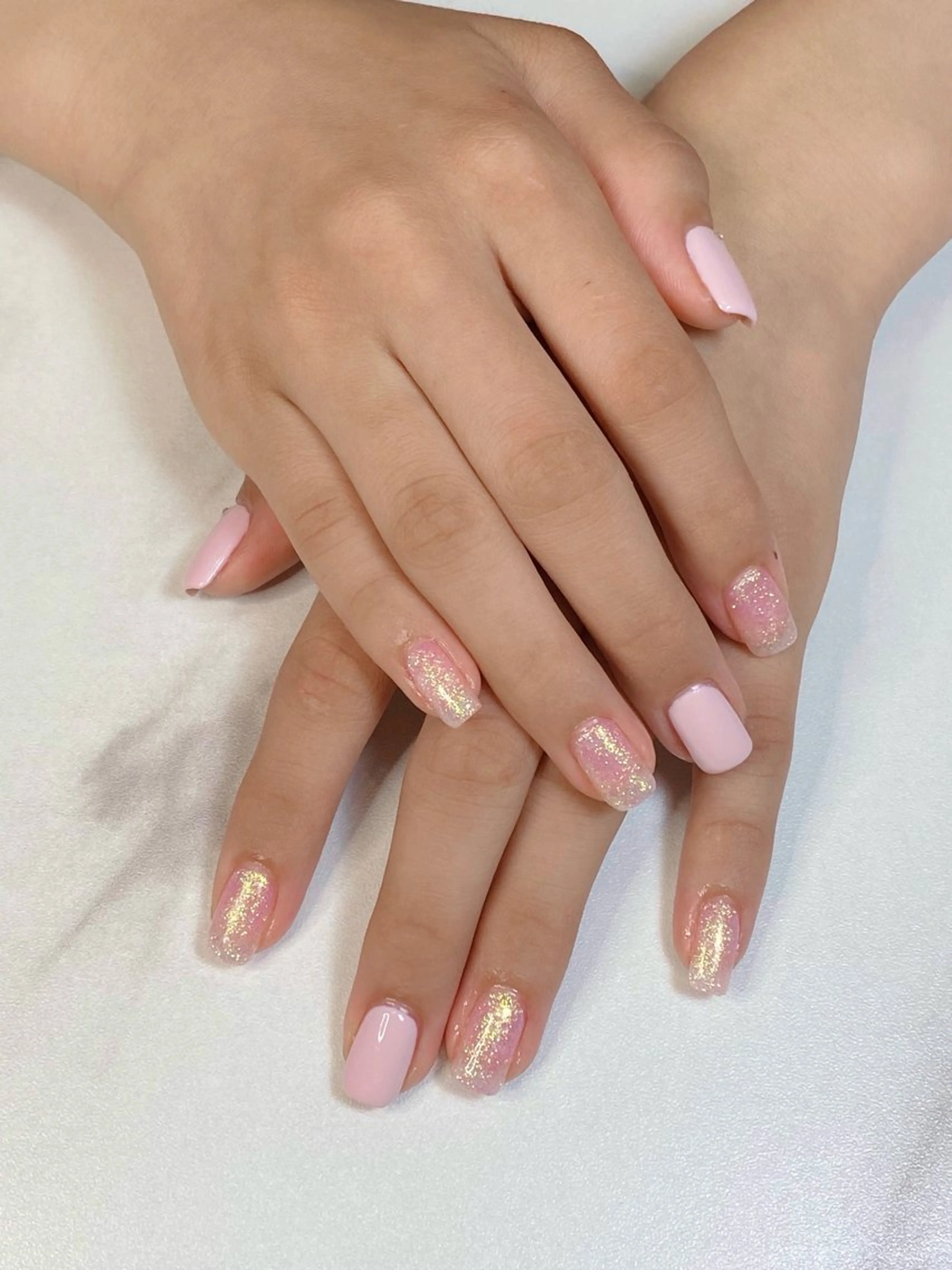 ネイル フラッシュネイル キラキラネイル ラメ(グリッター) ピンク シンプルネイル ハンドネイル iro+ nailのネイルデザイン