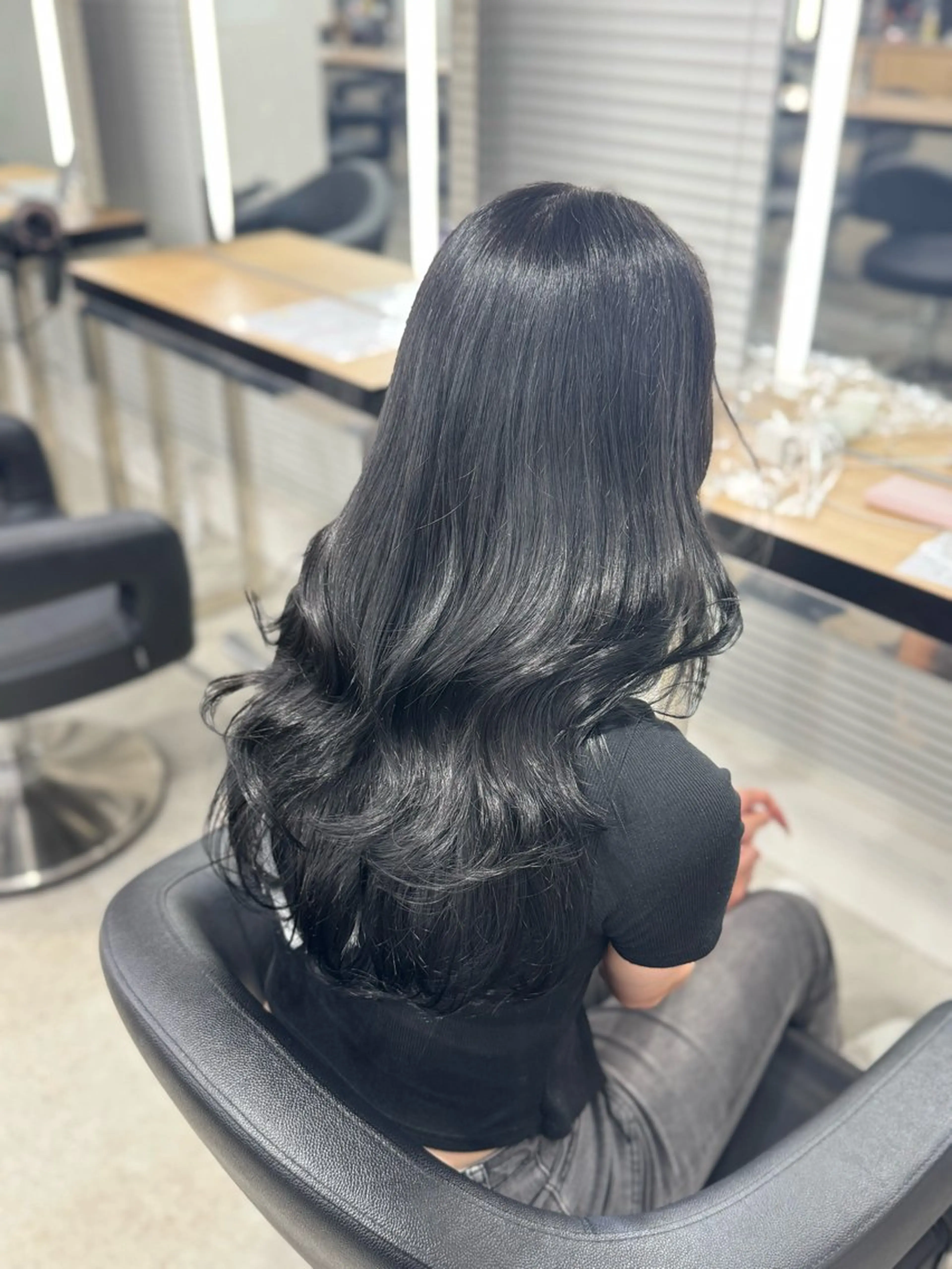 ロング カラー カット ヘアカラー トリートメント 韓国風暗髪🐈‍⬛ KOUMI🪽のヘアスタイル