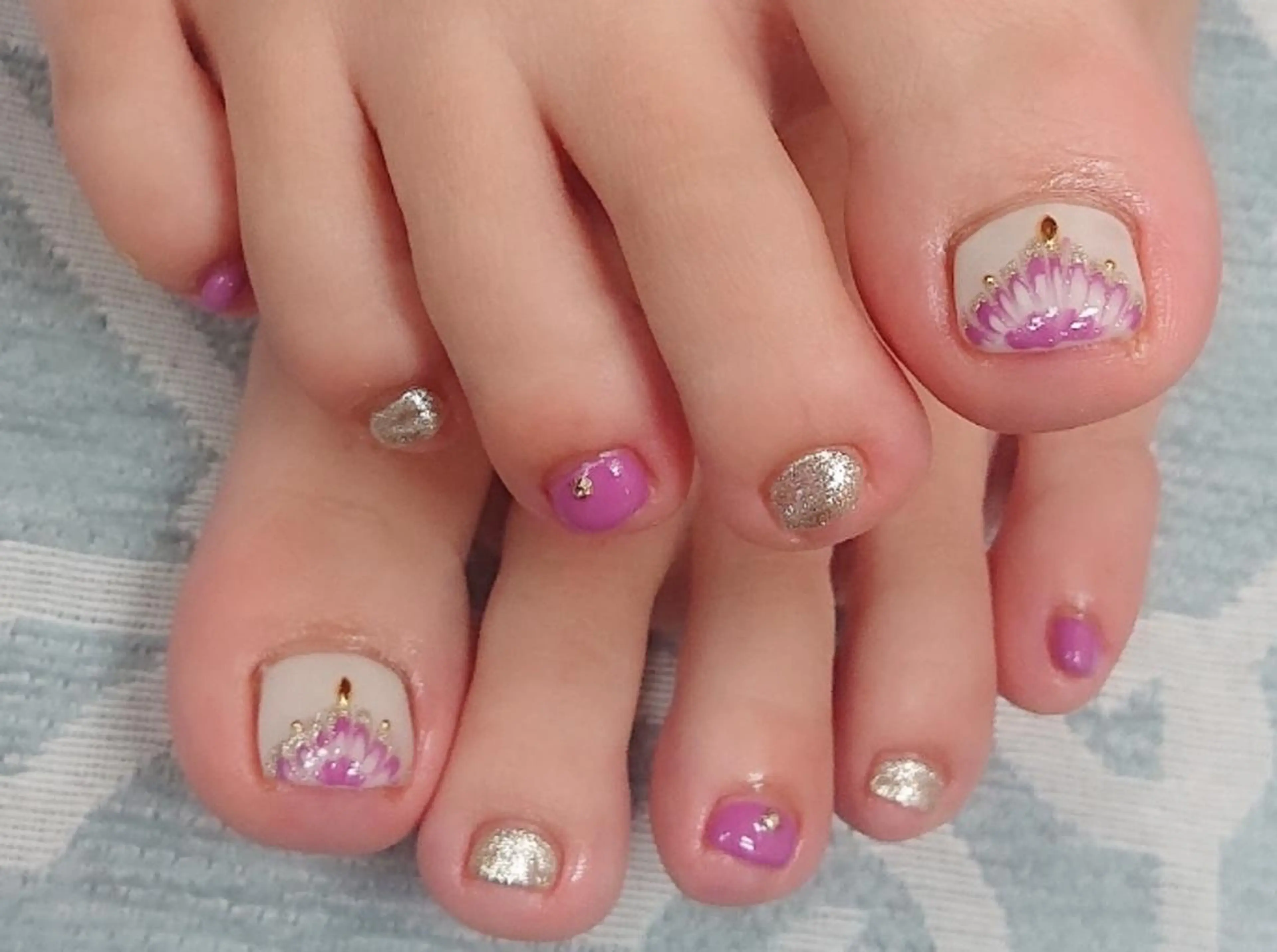 ネイル 🍒当日もOK🍒 𝑳𝑼𝑵𝑨花井のネイルデザイン