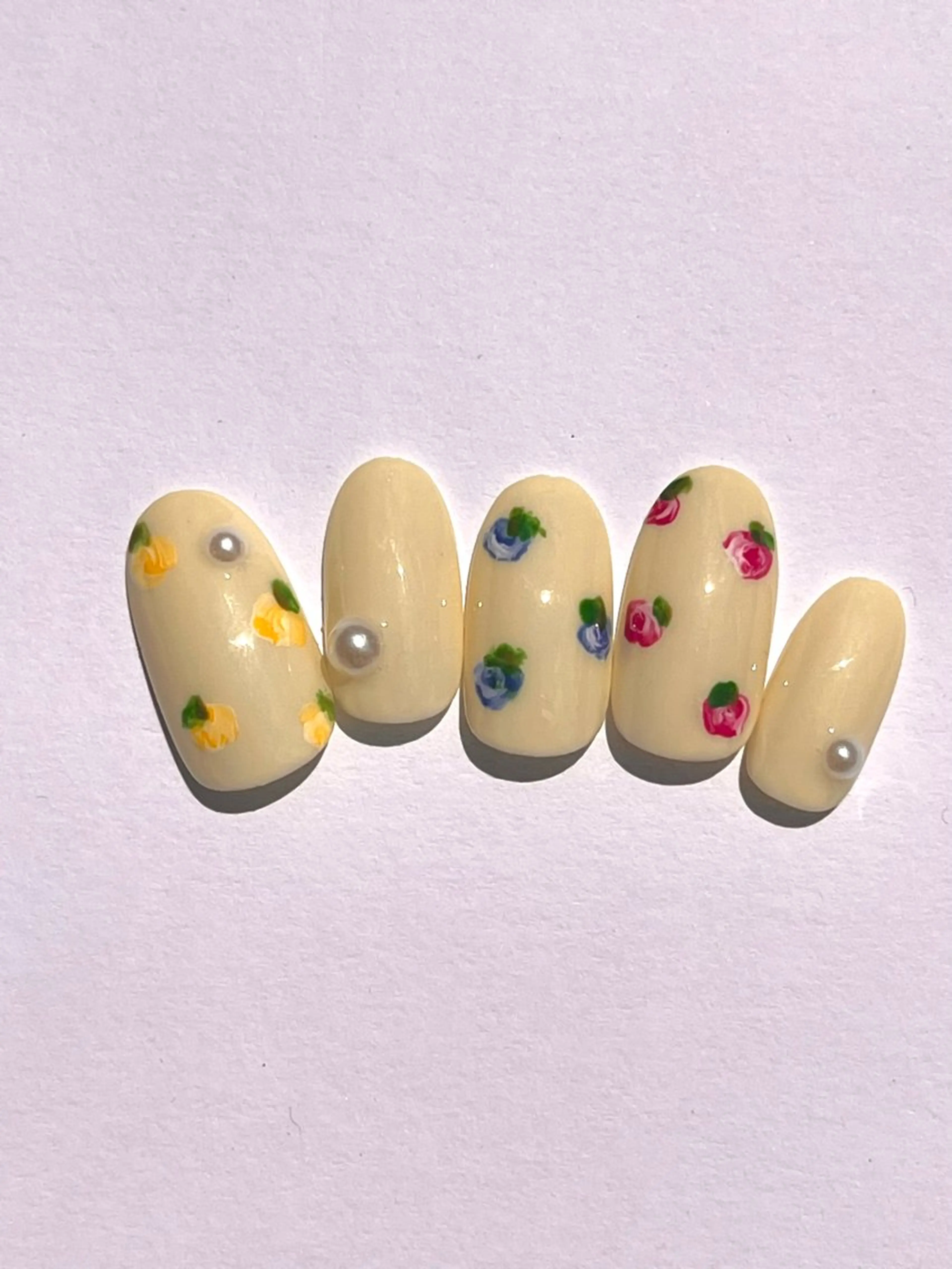 ショート ハンドネイル フットネイル Silent 話さないネイルサロンのネイルデザイン