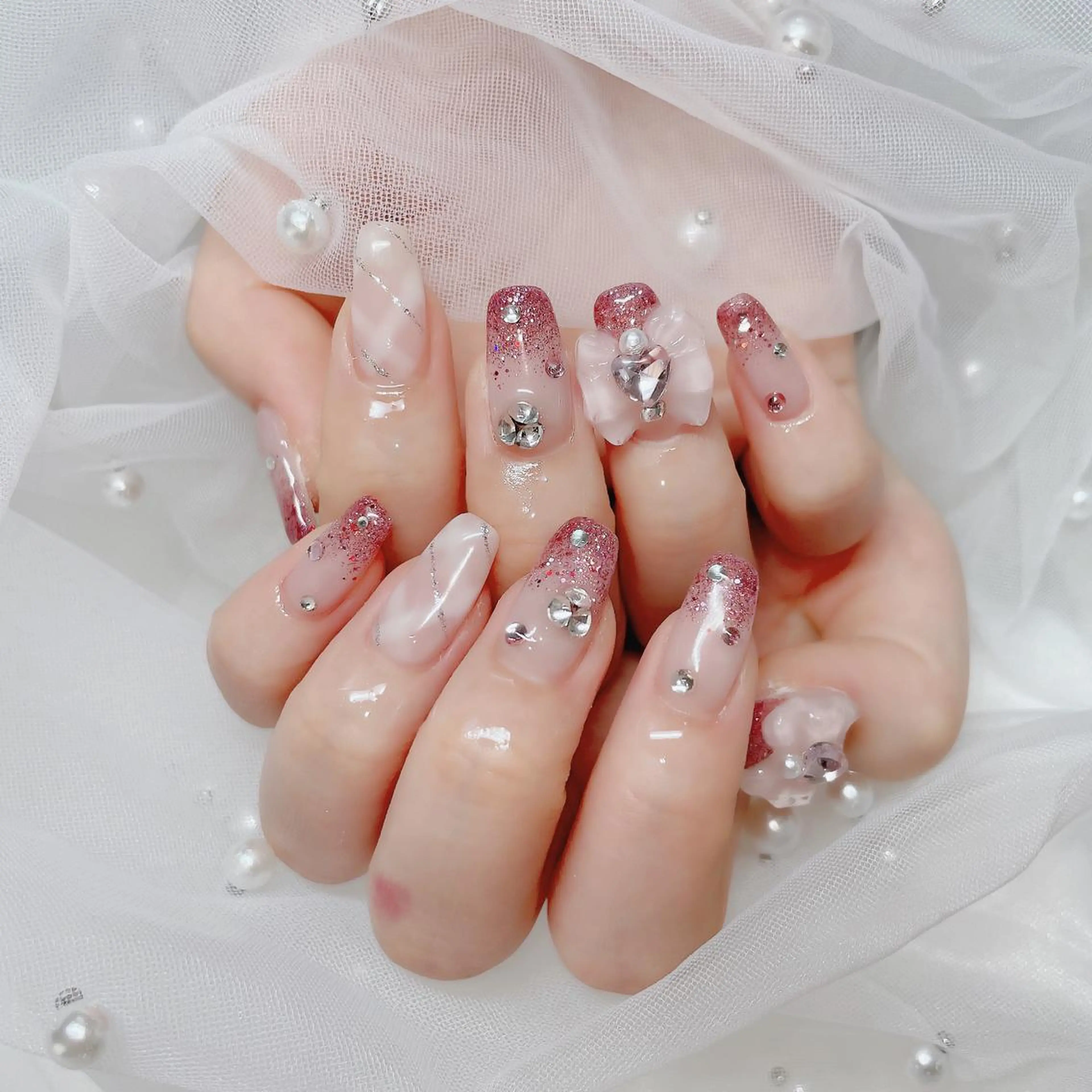 ネイル チークネイル フラッシュネイル フットネイル フレンチネイル キラキラネイル merci nailのネイルデザイン
