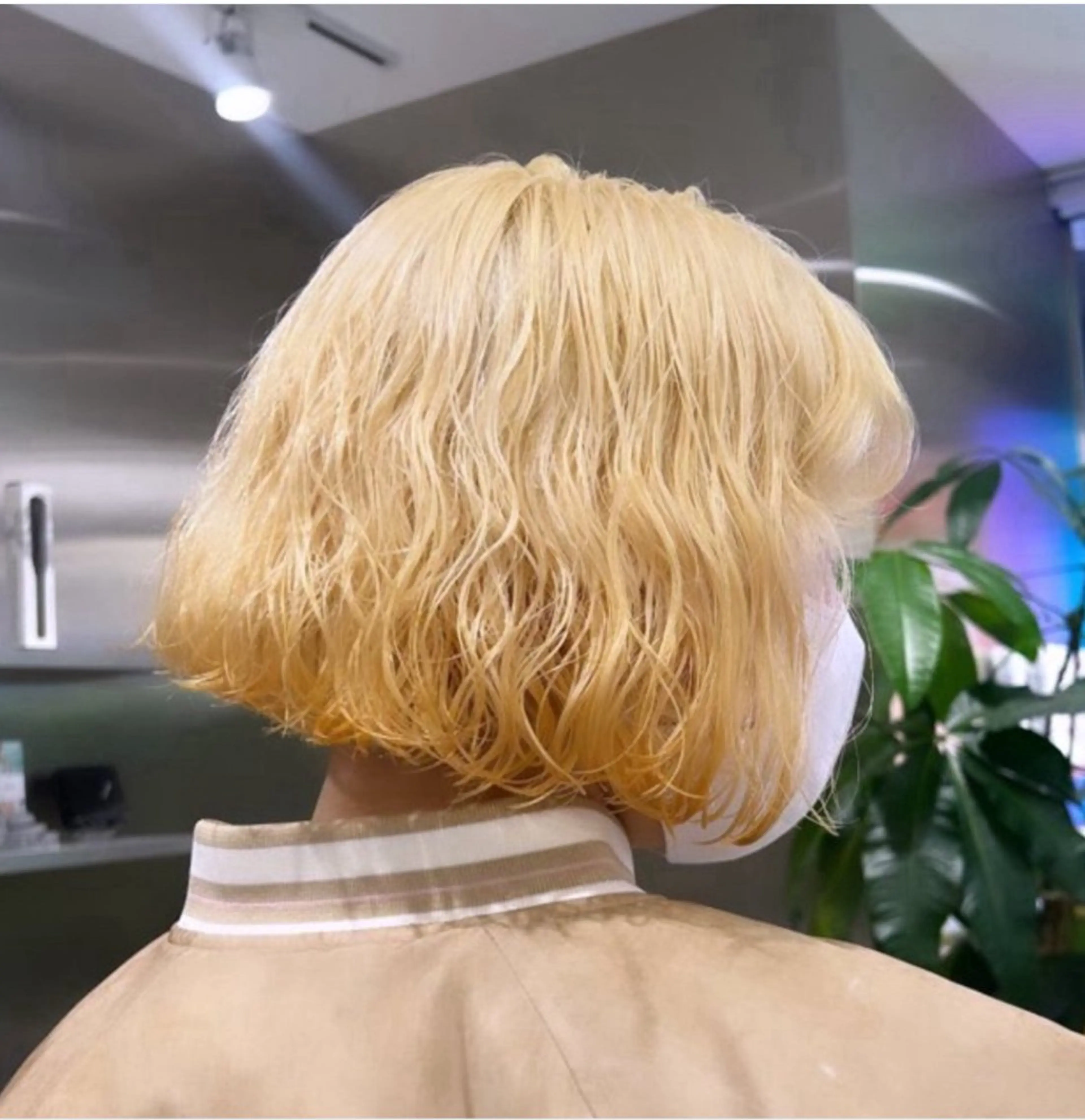 ミディアム カラー ブリーチ ケアブリーチ 透明感カラー ハイトーンカラー イルミナカラー ヘアカラー トリートメント メンズ/ボブ/パーマ /くるみのマツエク・マツパデザイン