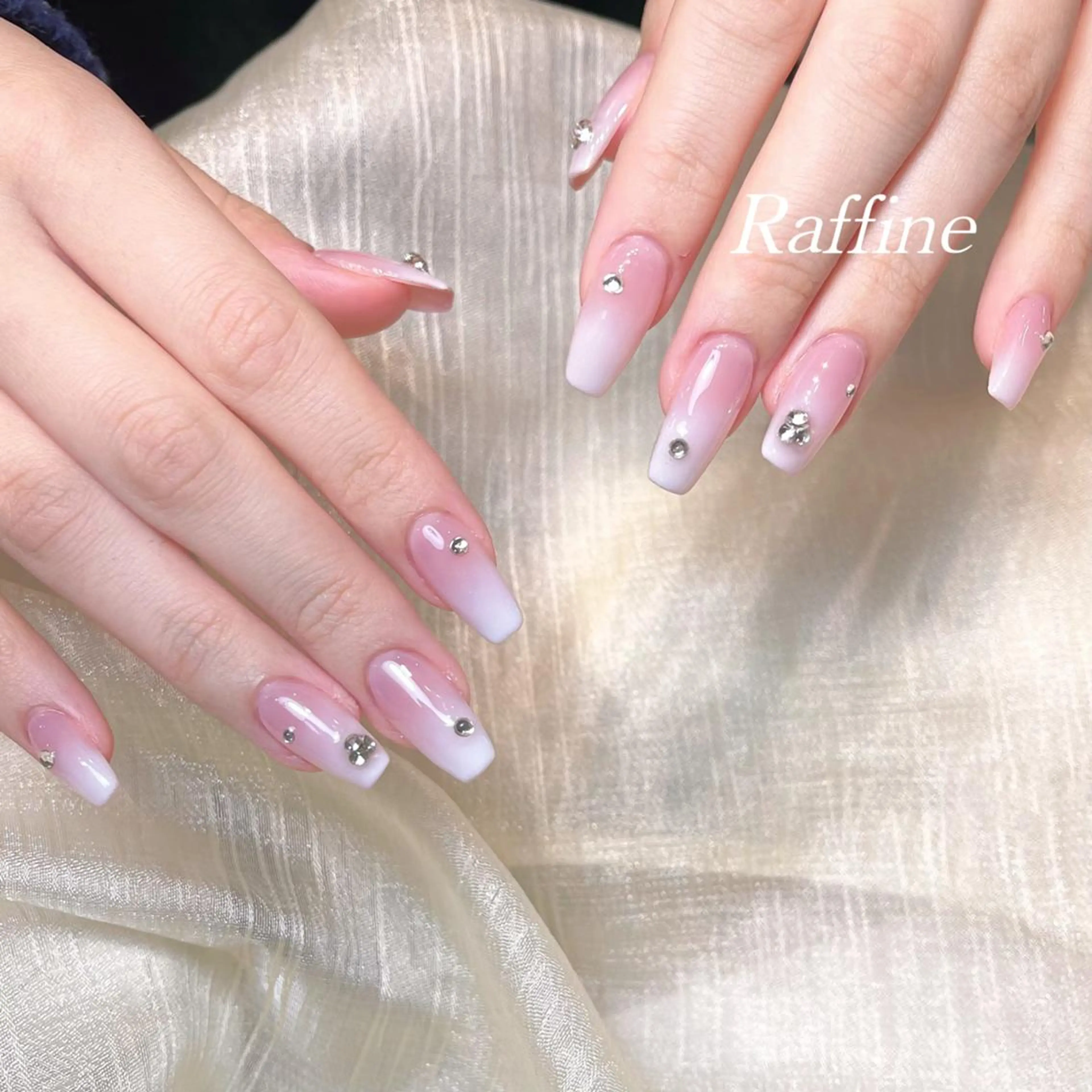 ネイル RAFFINE haru🦋🩵のネイルデザイン