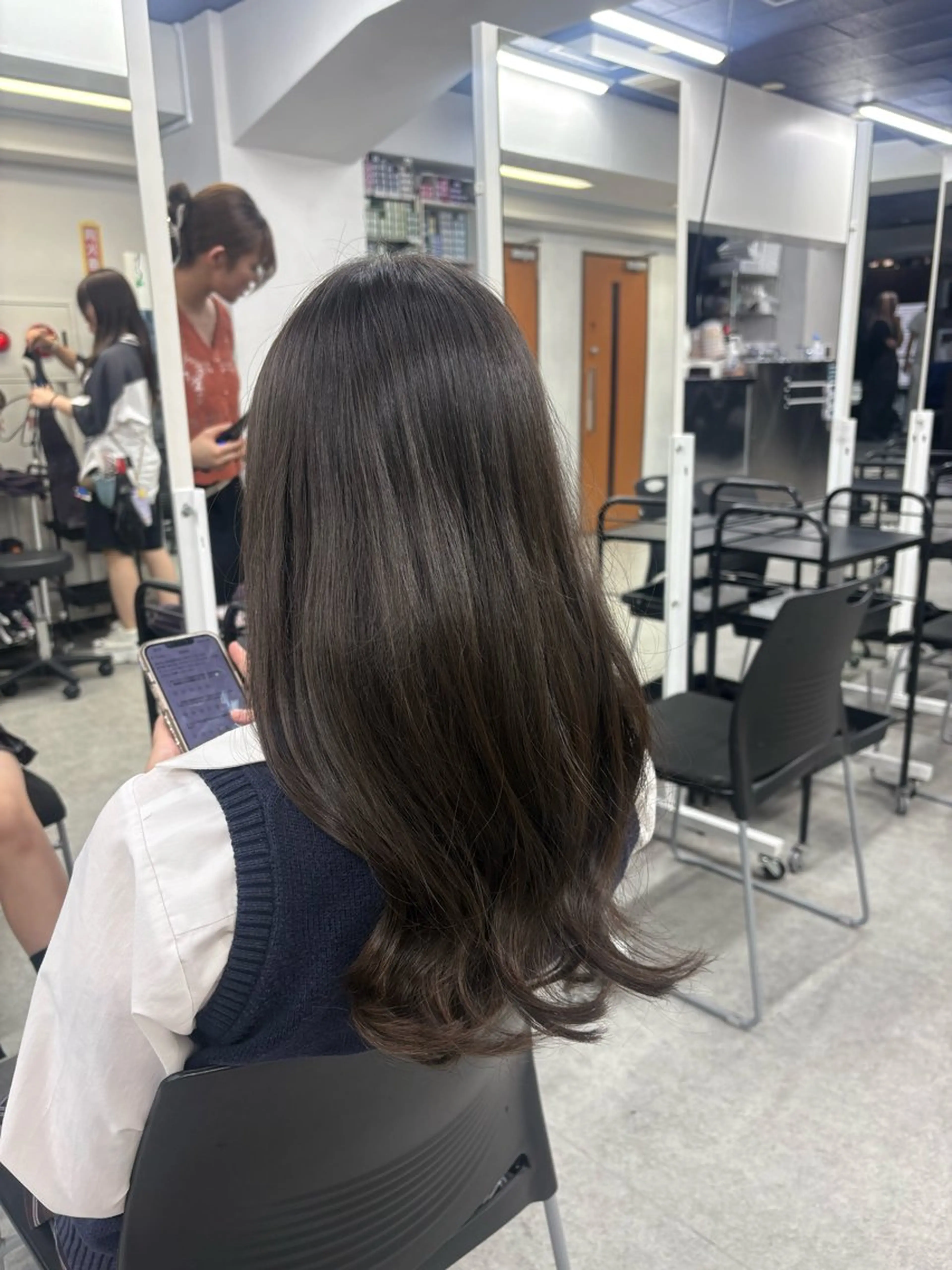 セミロング ベージュ×レイヤー 🤎横浜/miu🤎のヘアスタイル