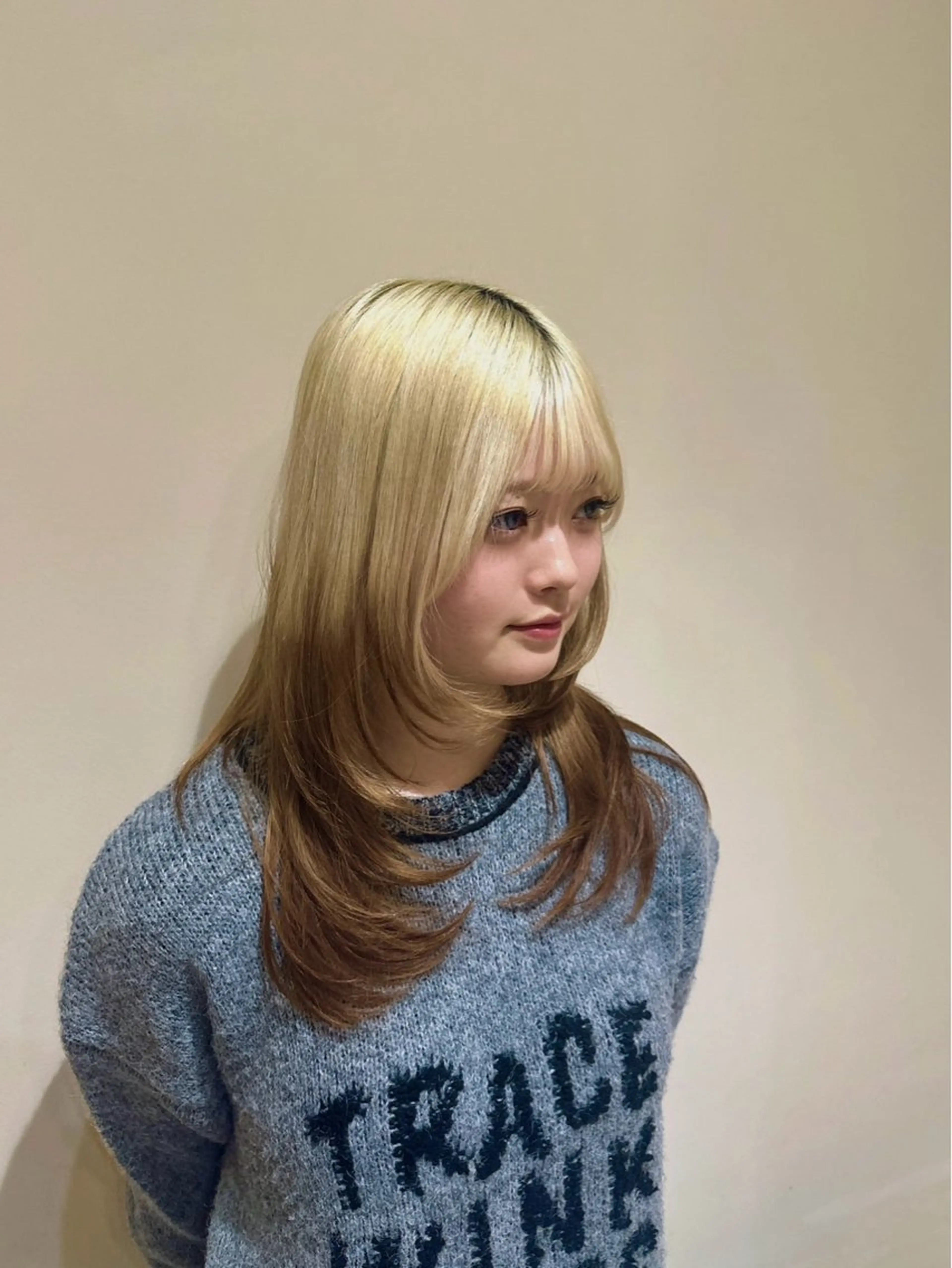 ミディアム 顔まわりレイヤー 顔周りカット レイヤーカット 山瀬 萌香のヘアスタイル