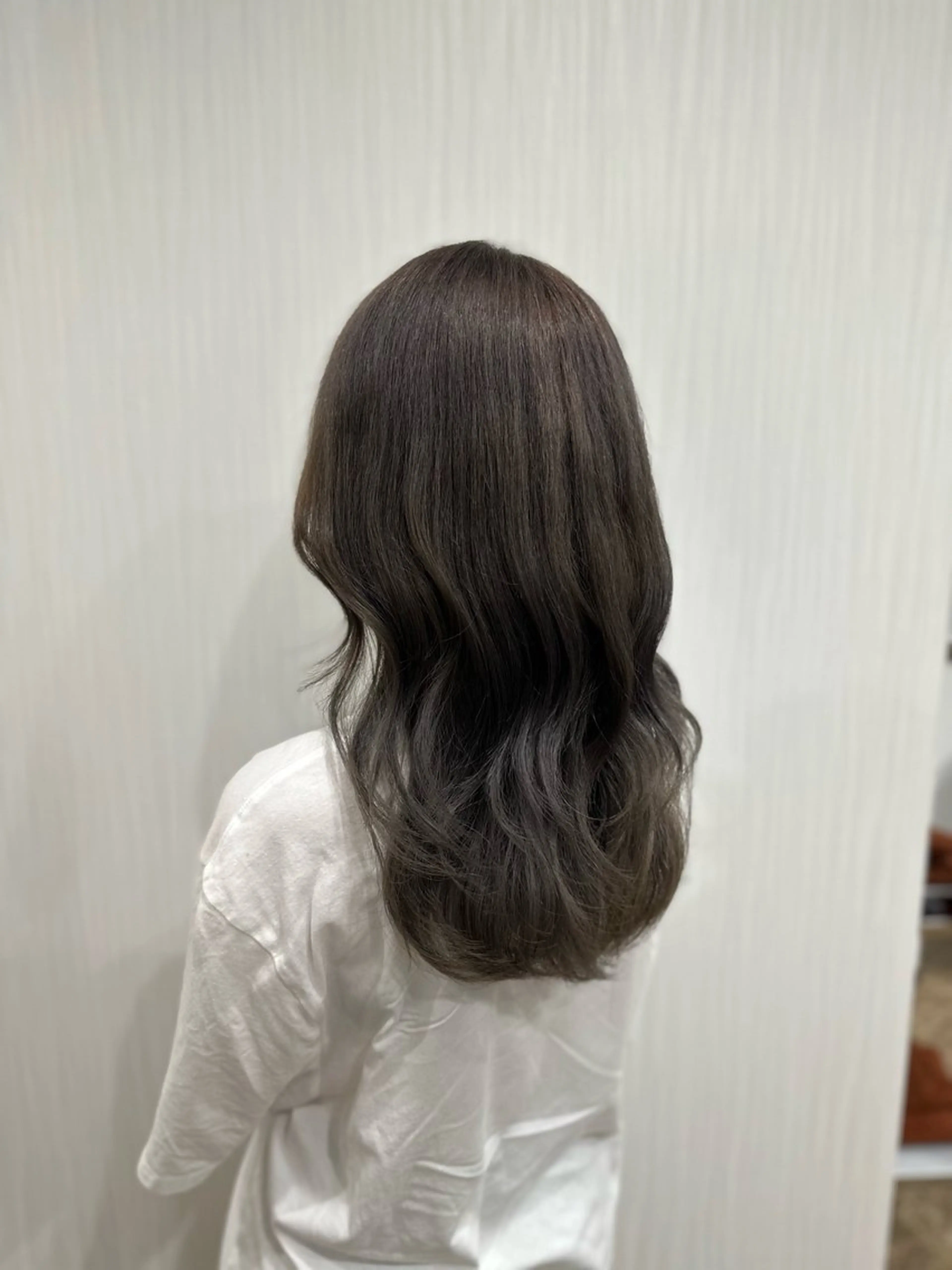 セミロング TOMOMI /フロレゾンのヘアスタイル