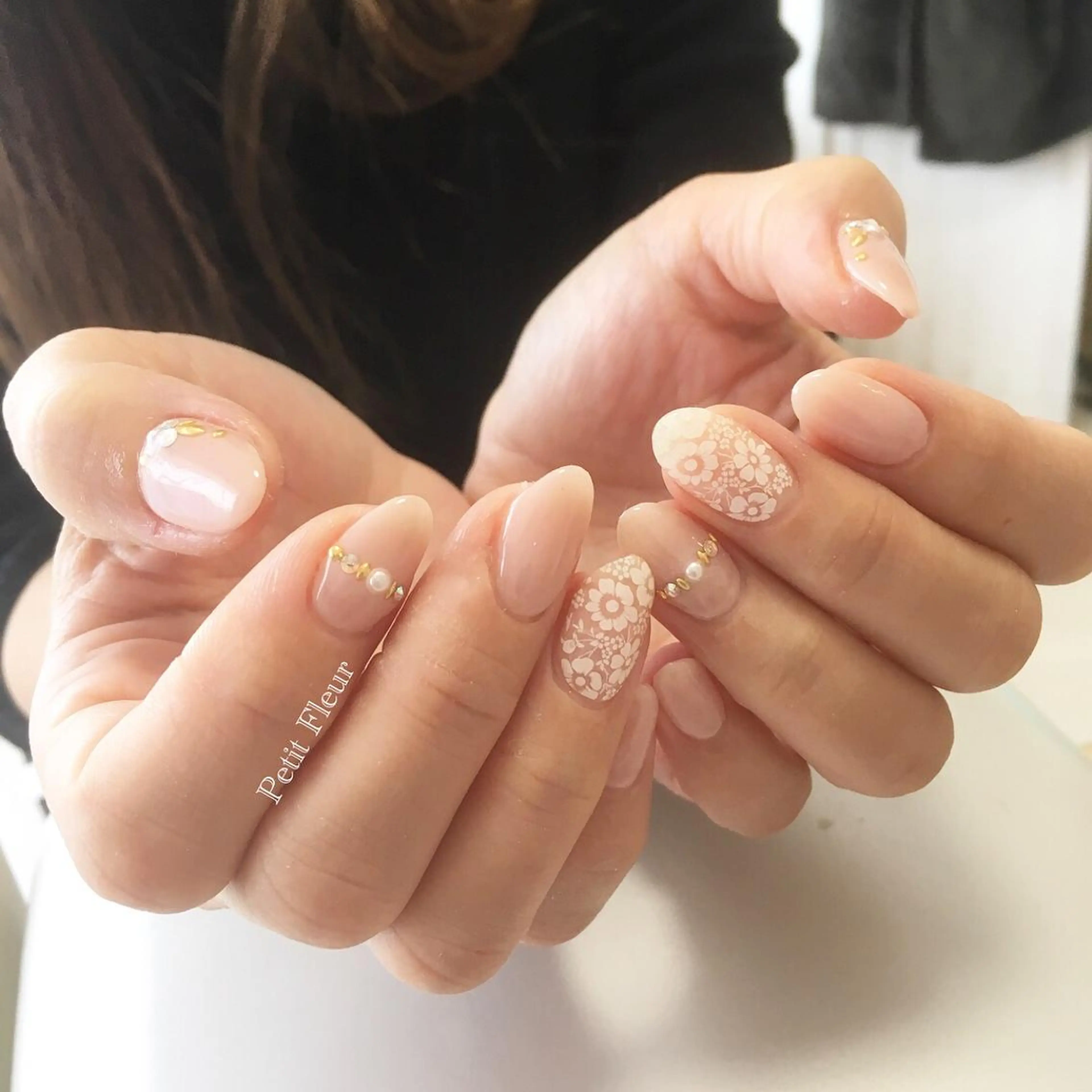 ネイル 春ネイル 青柳 亜梨奈のマツエク・マツパデザイン