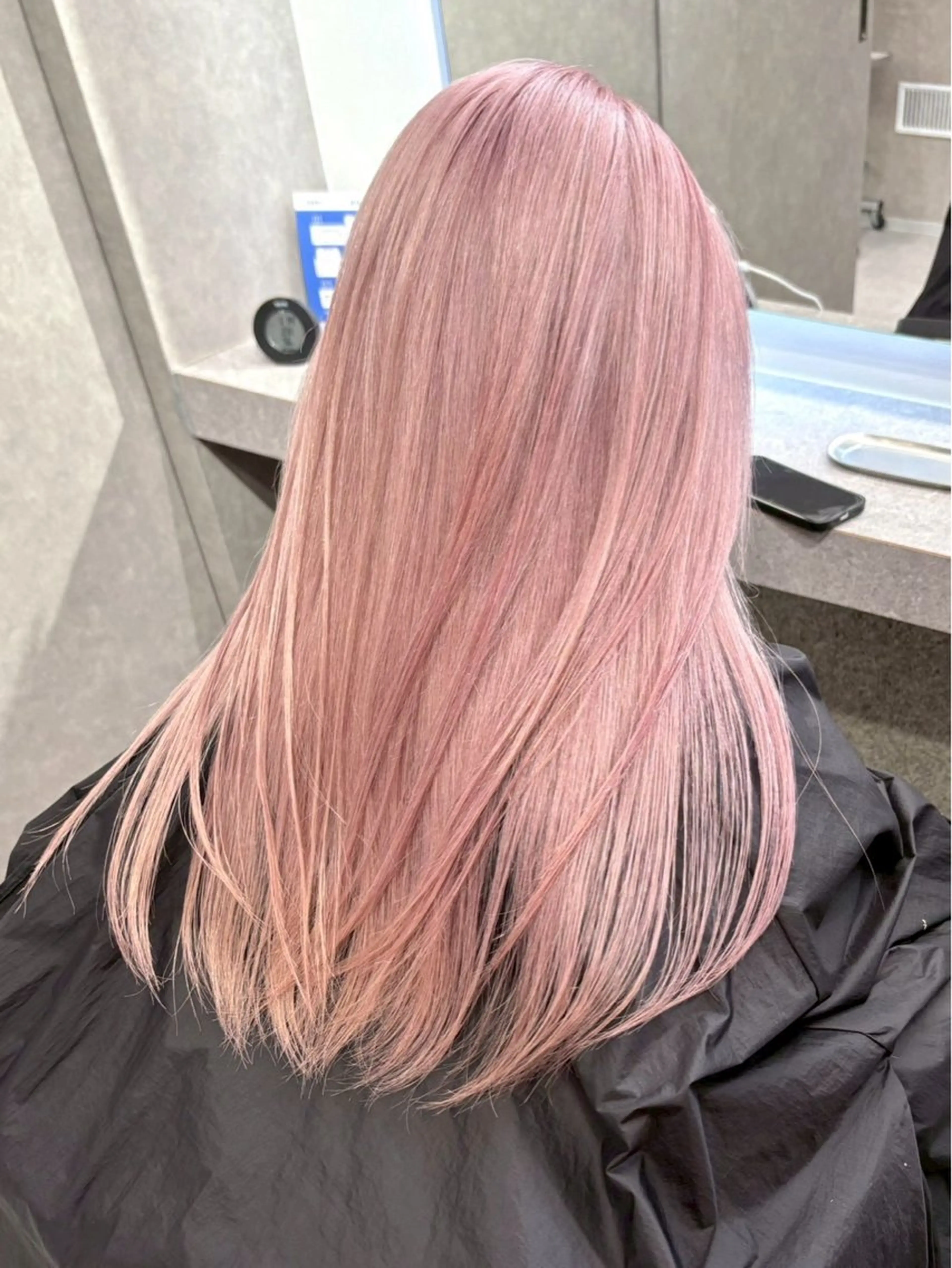 ロング カラー ピンクカラー ヘアカラー ハイトーン🪼派手髪 mahoのヘアスタイル
