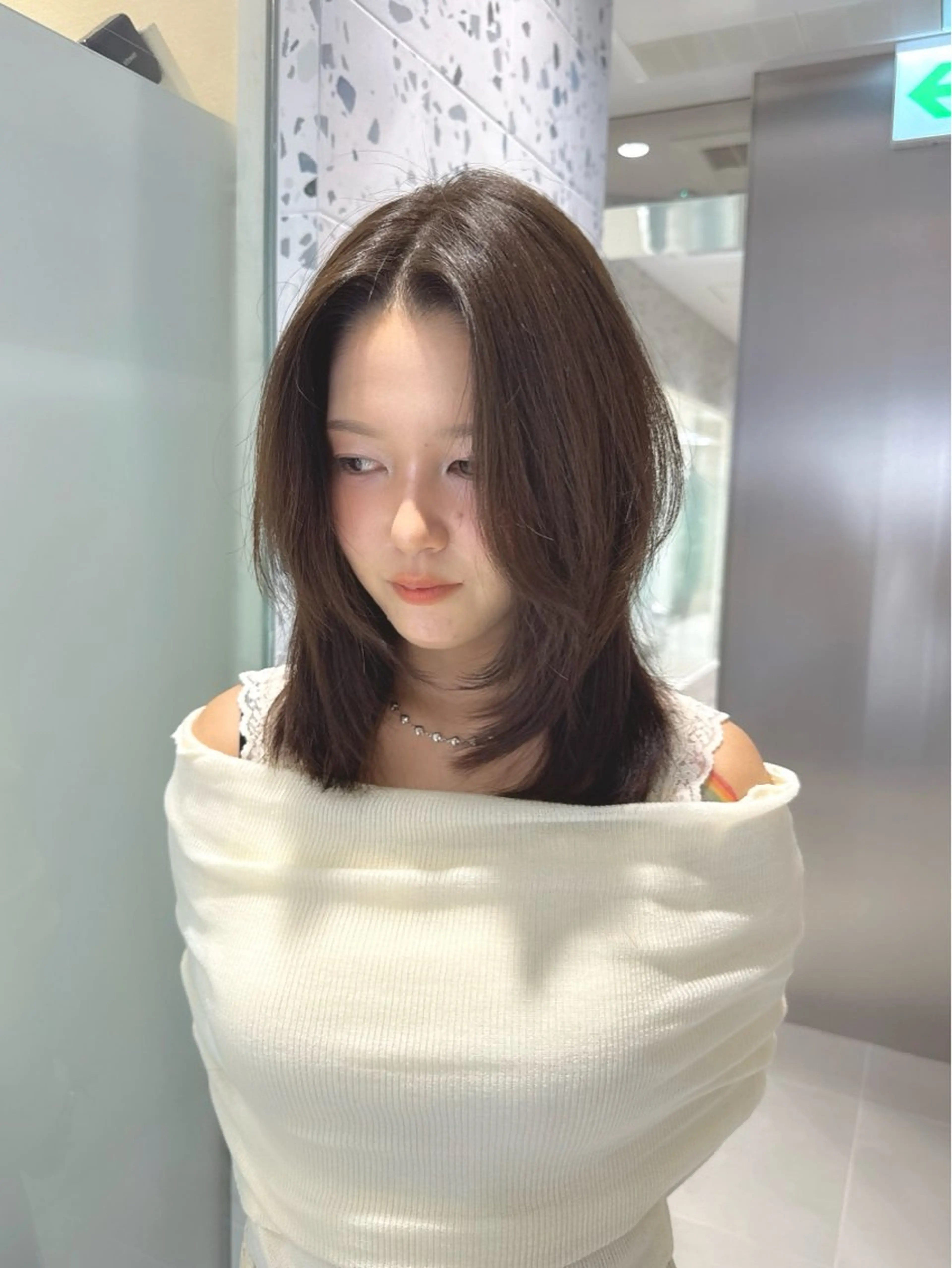 ミディアム カラー ミディアムレイヤー ブリーチ ブラウンカラー ブリーチなしカラー レイヤーカット カット ヘアカラー トリートメント 矢野 晃平のヘアスタイル