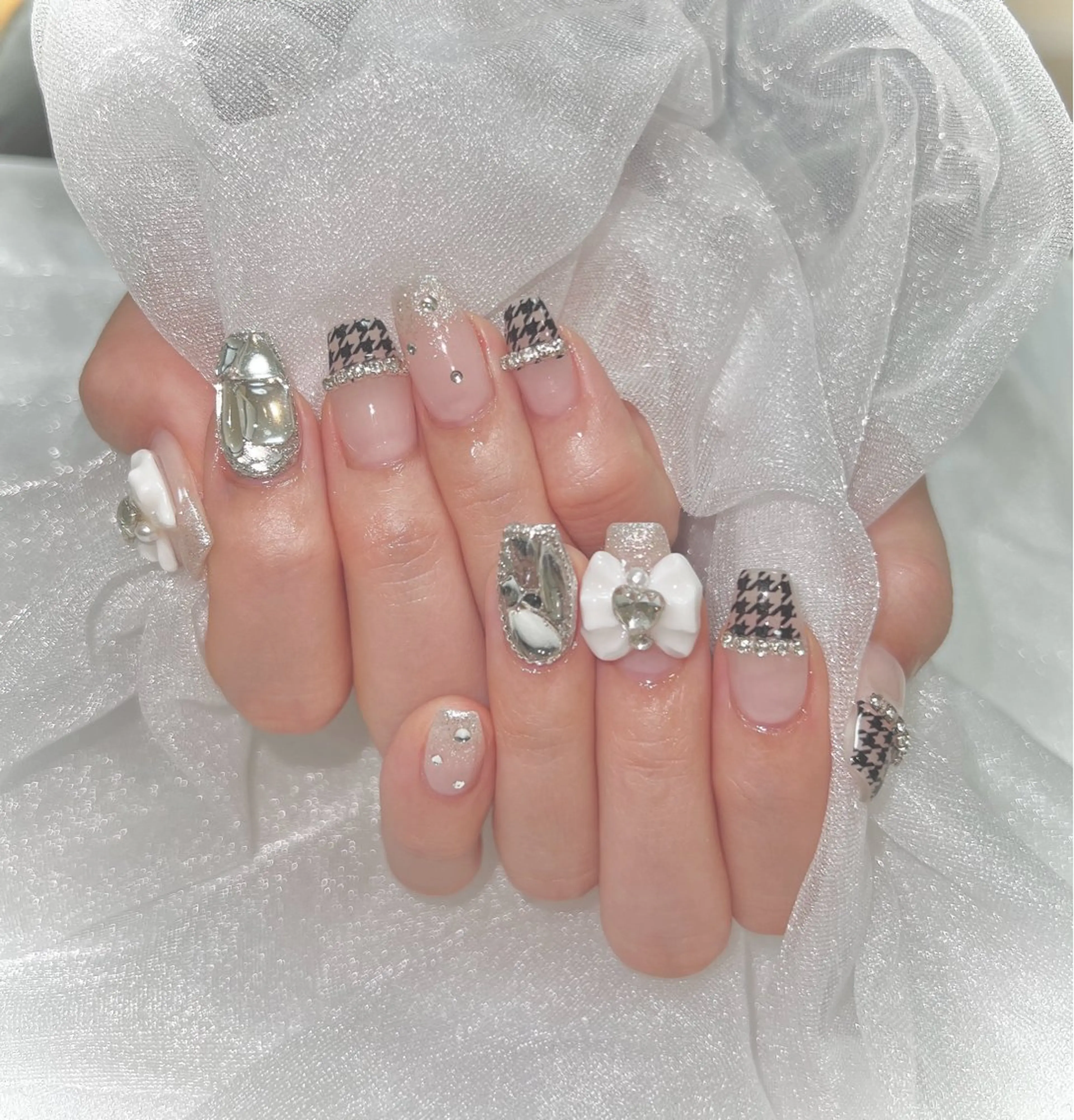 ネイル ちゅるんネイル🪄 耳ツボジュエリー🔗のネイルデザイン