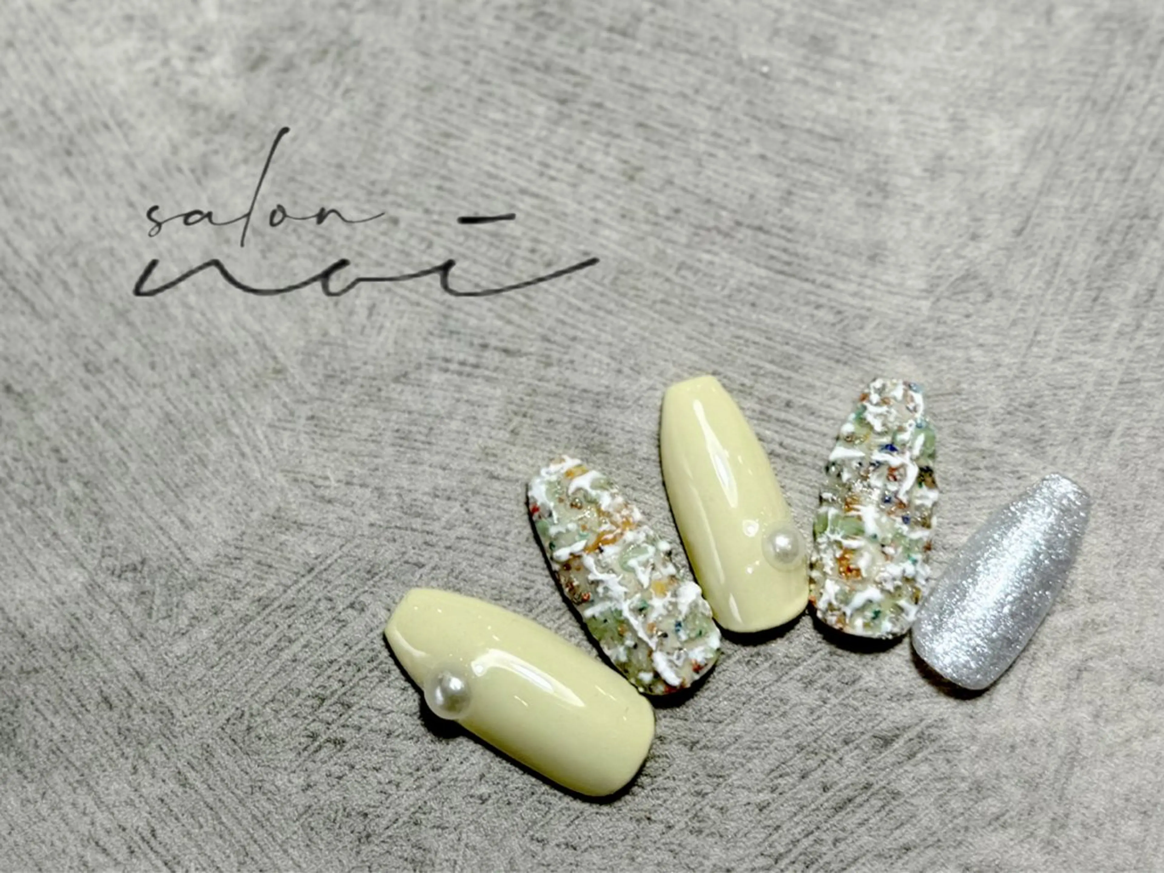 ネイル 春ネイル ツイードネイル 黄色 ハンドネイル salon noiのネイルデザイン