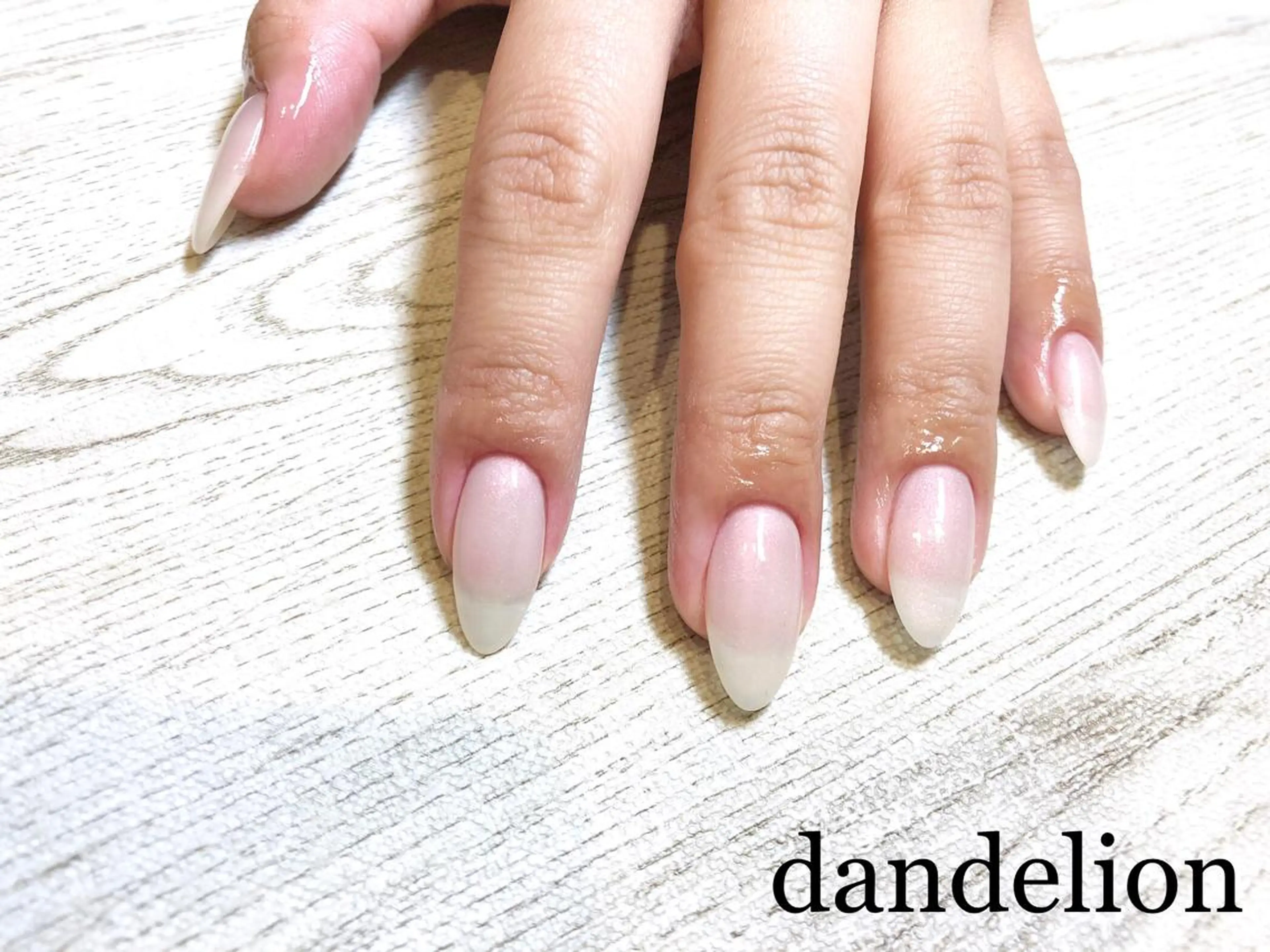 ネイル ハンドネイル ハンドケア dandelion ダンデライオンのネイルデザイン