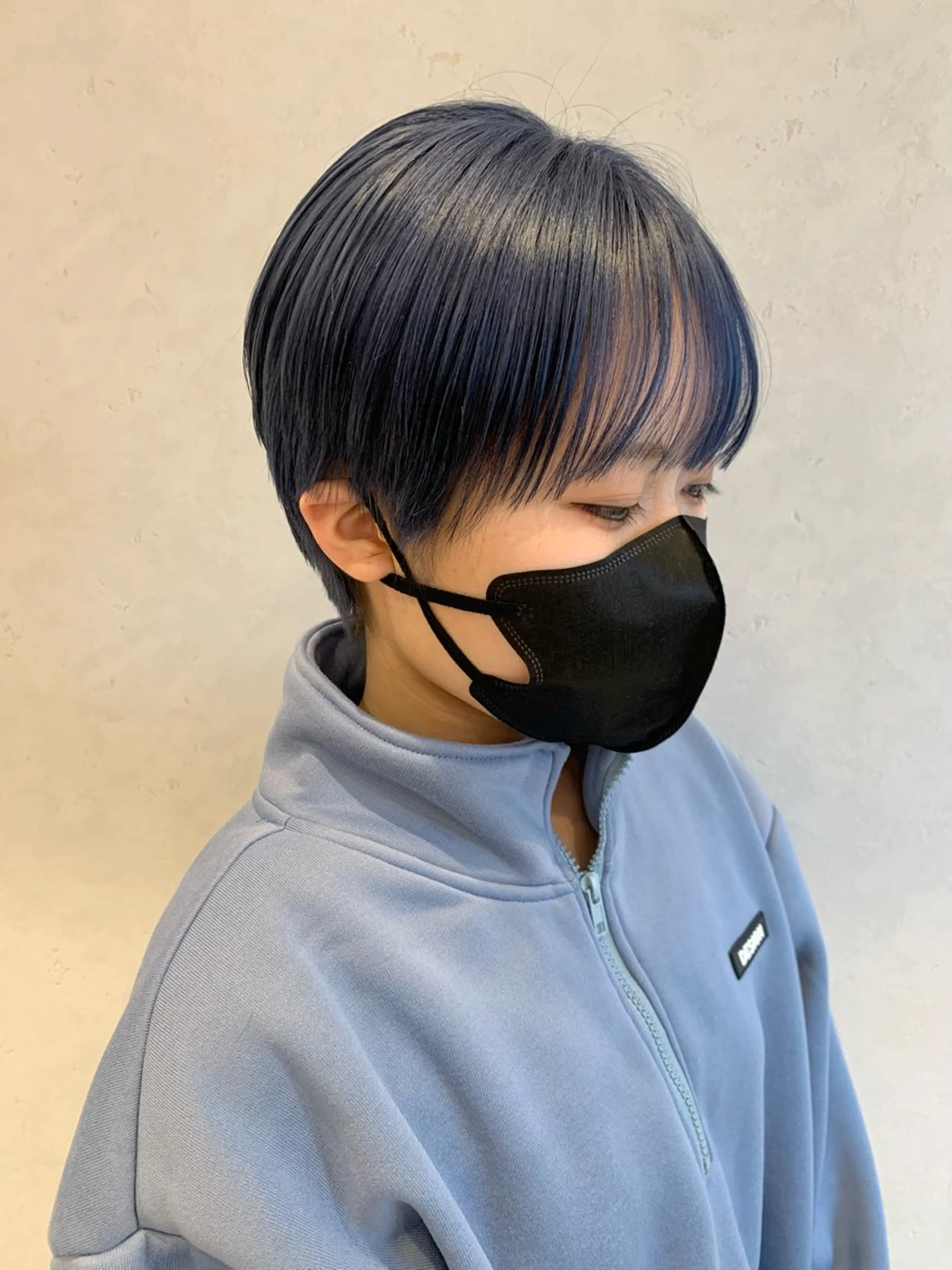 ショート カラー ベージュカラー ブリーチ ブルーカラー ハイトーンカラー ネイビーカラー ayumi🌈 インナーカラー🌈のヘアスタイル