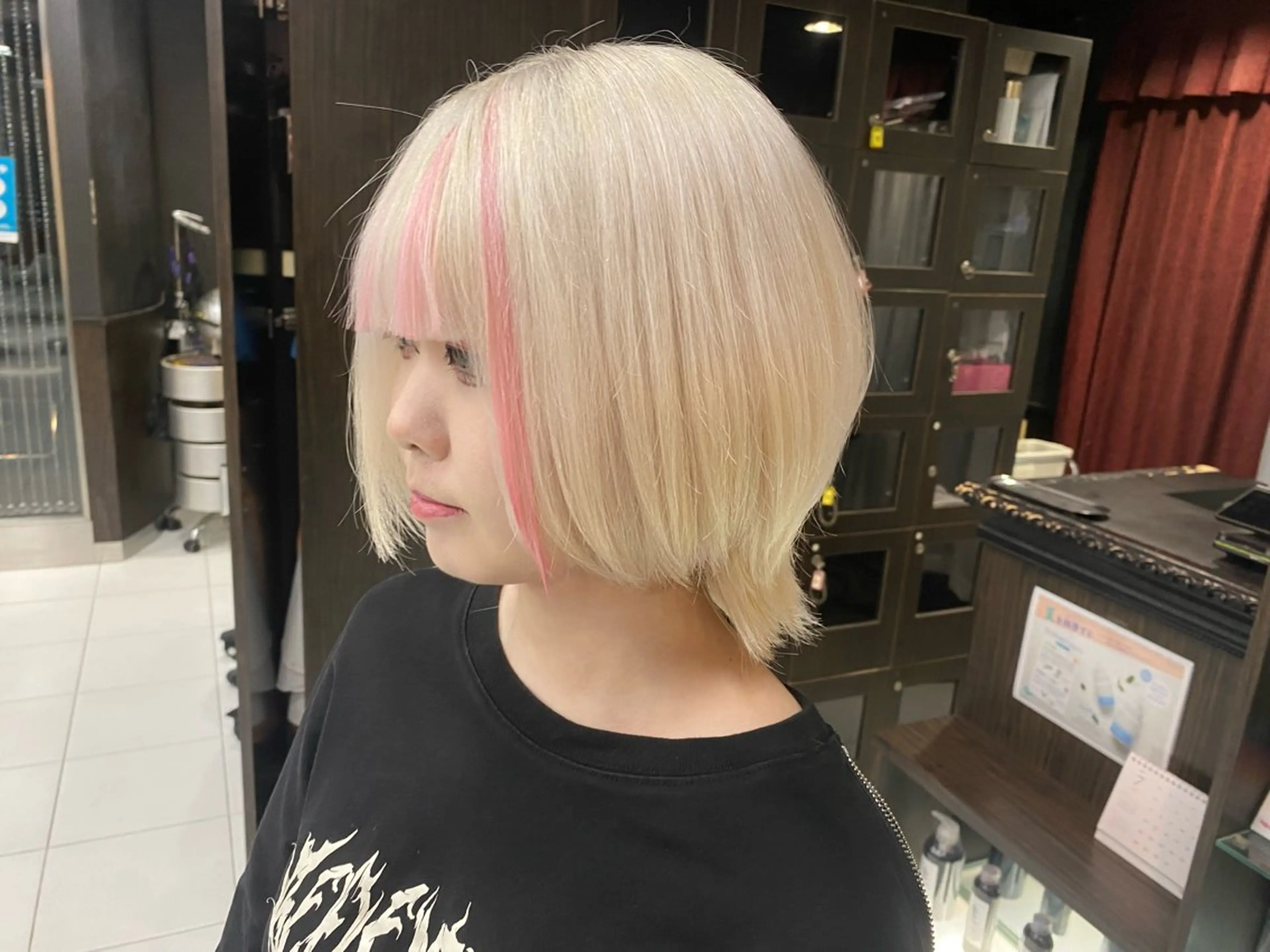 ミディアム カラー エクステ ホワイト系はお任せ /ブリーチ/店長岩崎のヘアスタイル