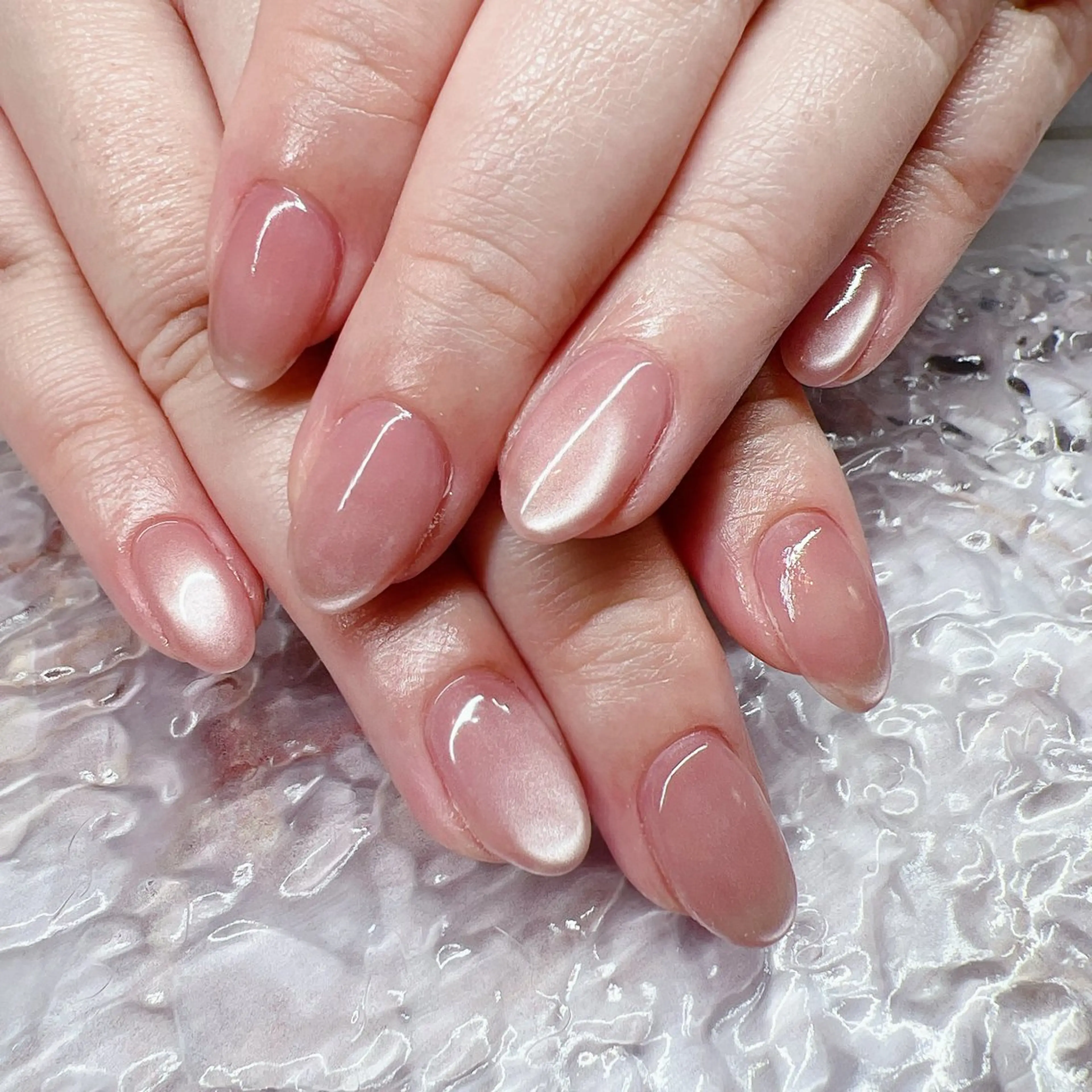 ネイル ピンク マグ🧲等なんでも ワンカラー5700円のネイルデザイン