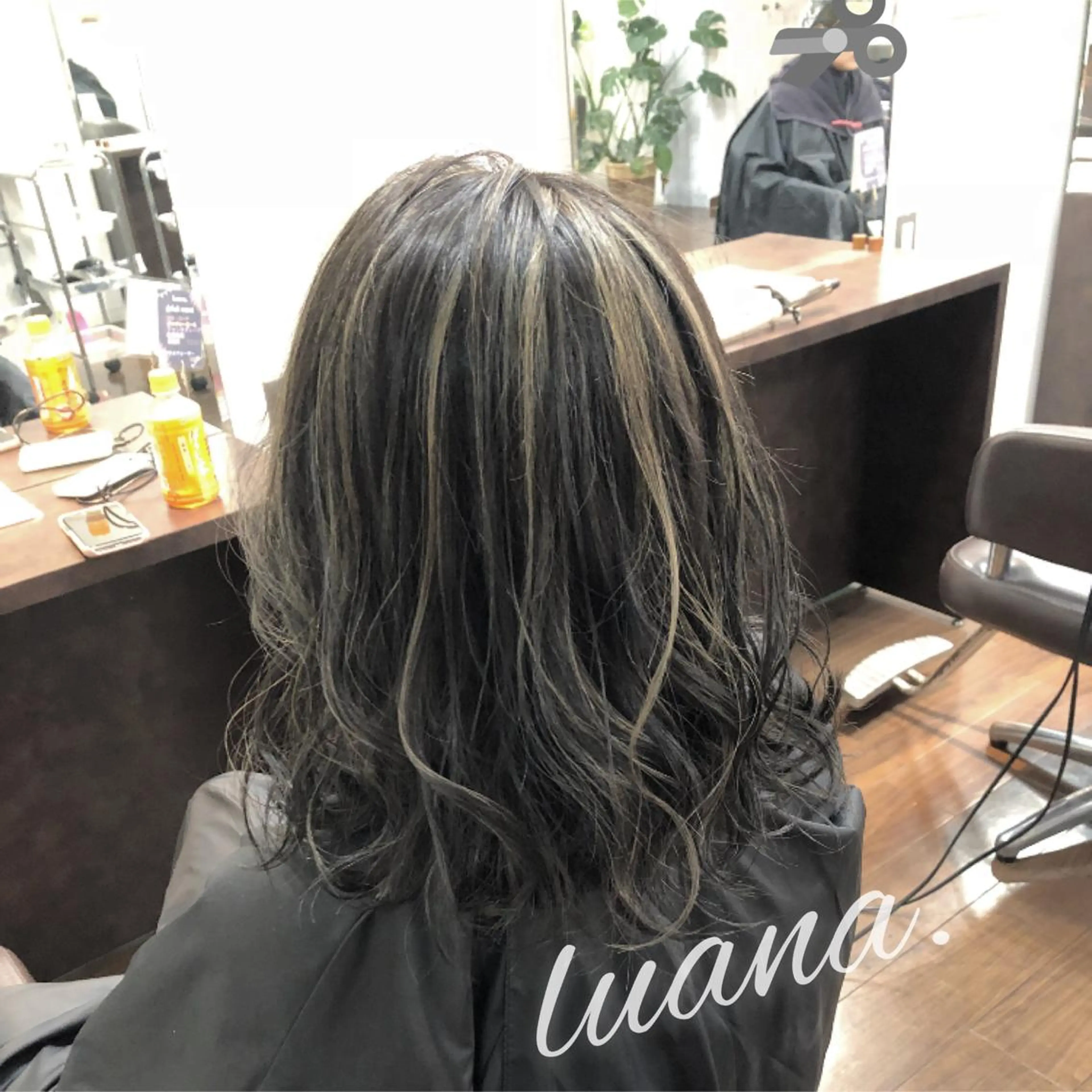 セミロング ハイライト ヘアカラー エクステ エクステ・髪質改善・ ブリーチ・吉田大介のヘアスタイル