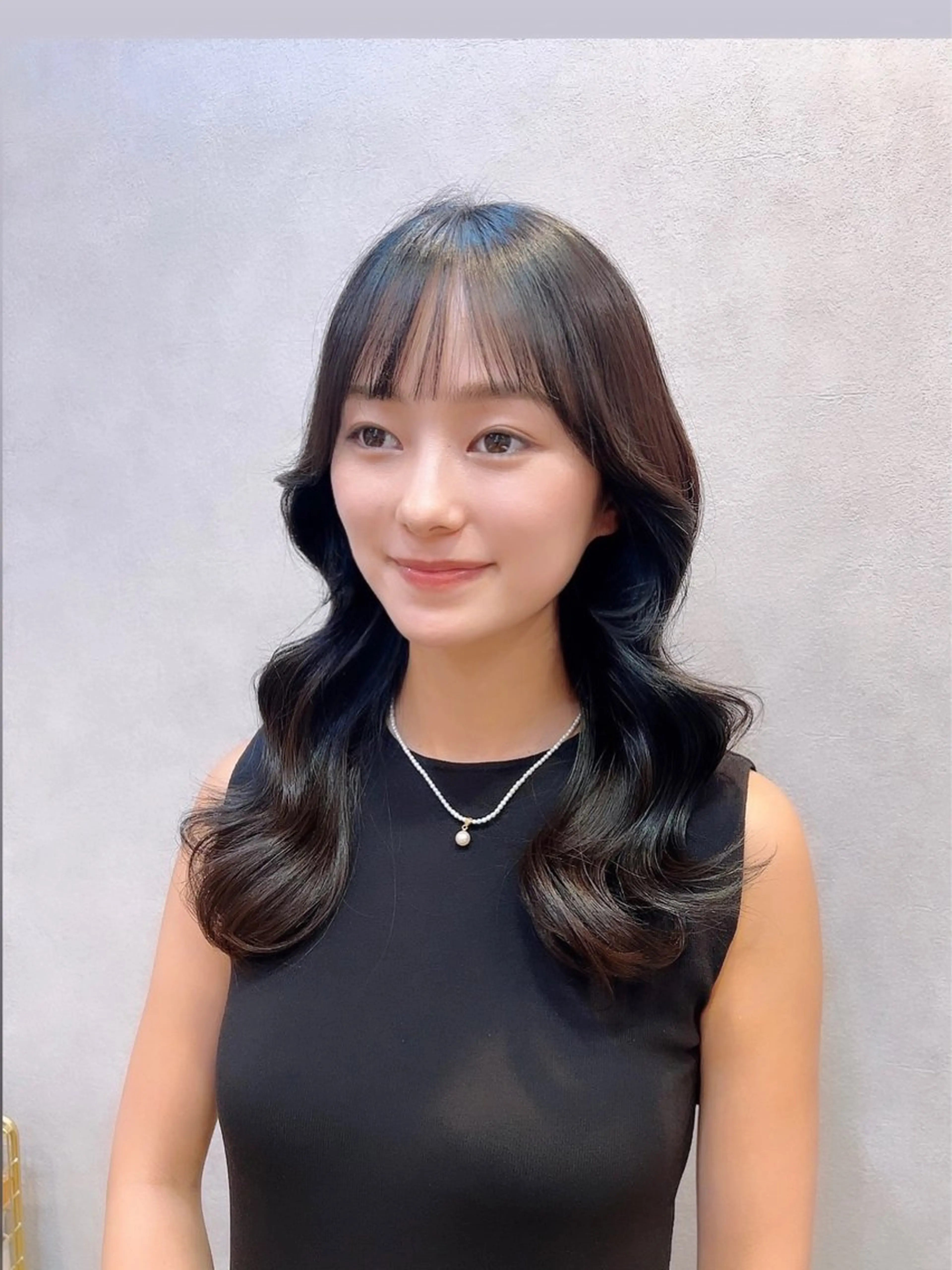 ミディアム カラー ヘアアレンジ アッシュ ブルーカラー ブルーアッシュ 透明感カラー くびれヘア カット ヘアセット 🩷韓国ヘア/ヨシン モリ🩷Maikaのヘアスタイル