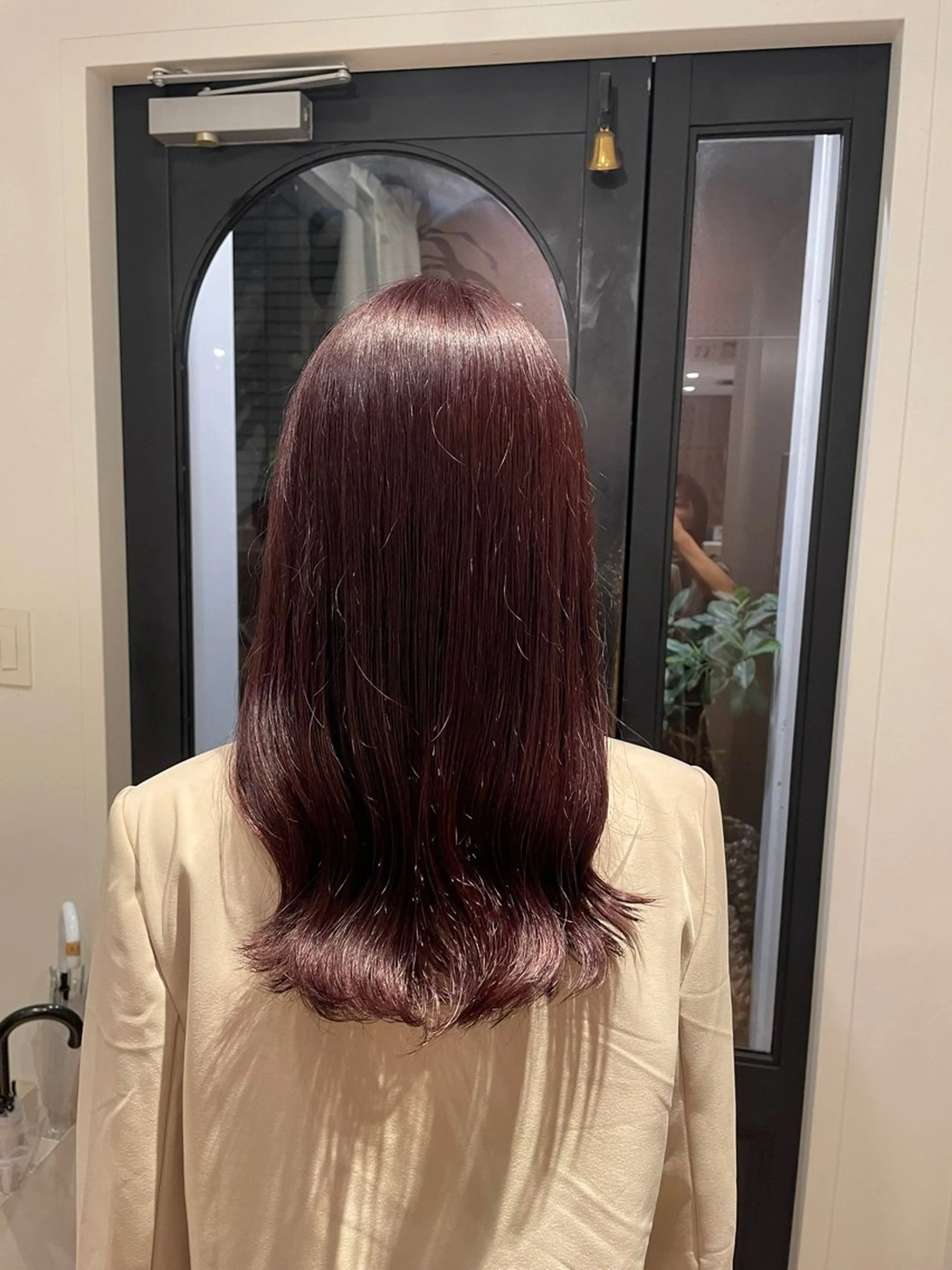 ミディアム カラー パーマ ミディアムパーマ 外ハネヘア 森山 陽菜のヘアスタイル