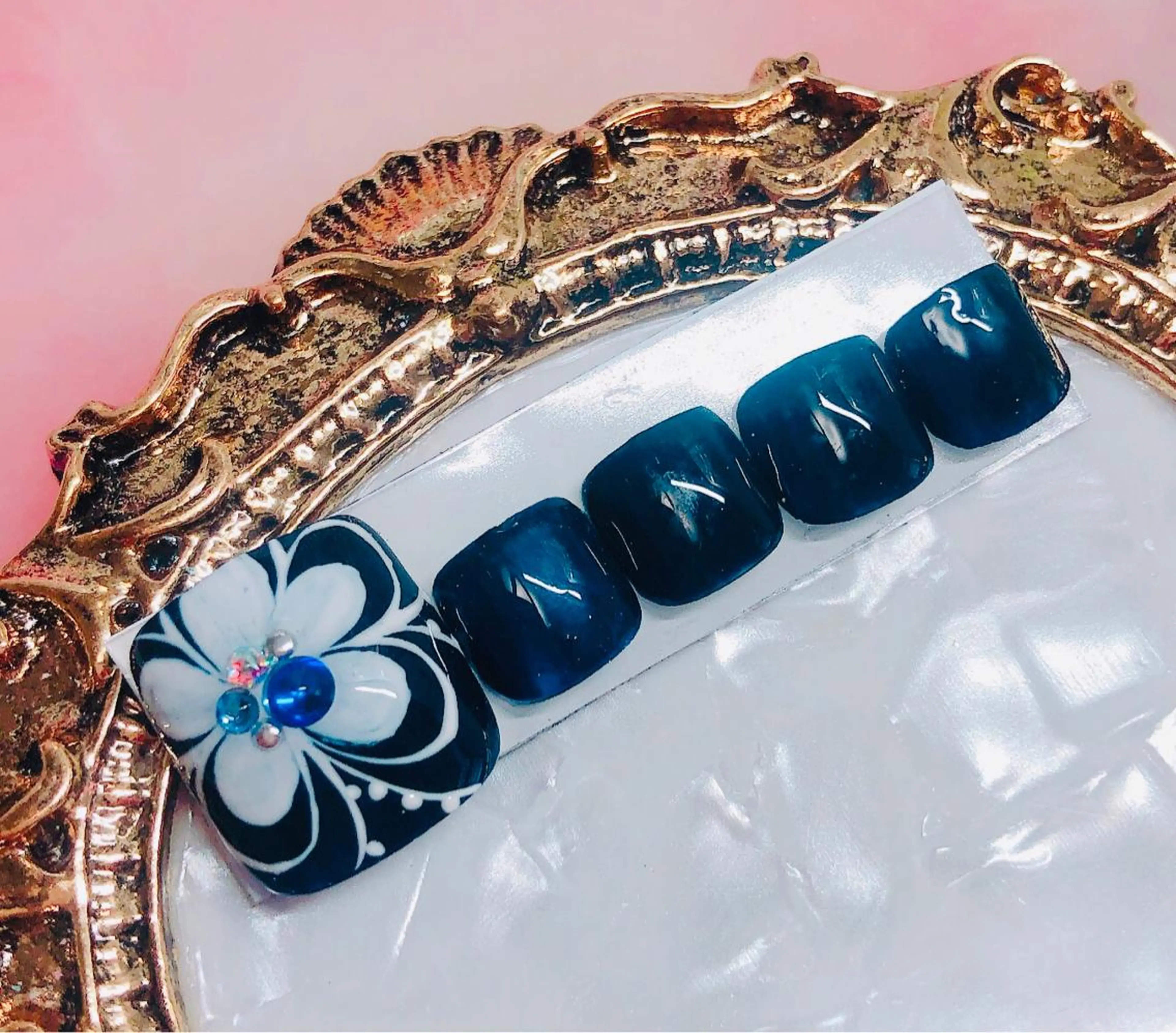 ネイル フットネイル フットネイル CROWN プライベートサロンのネイルデザイン