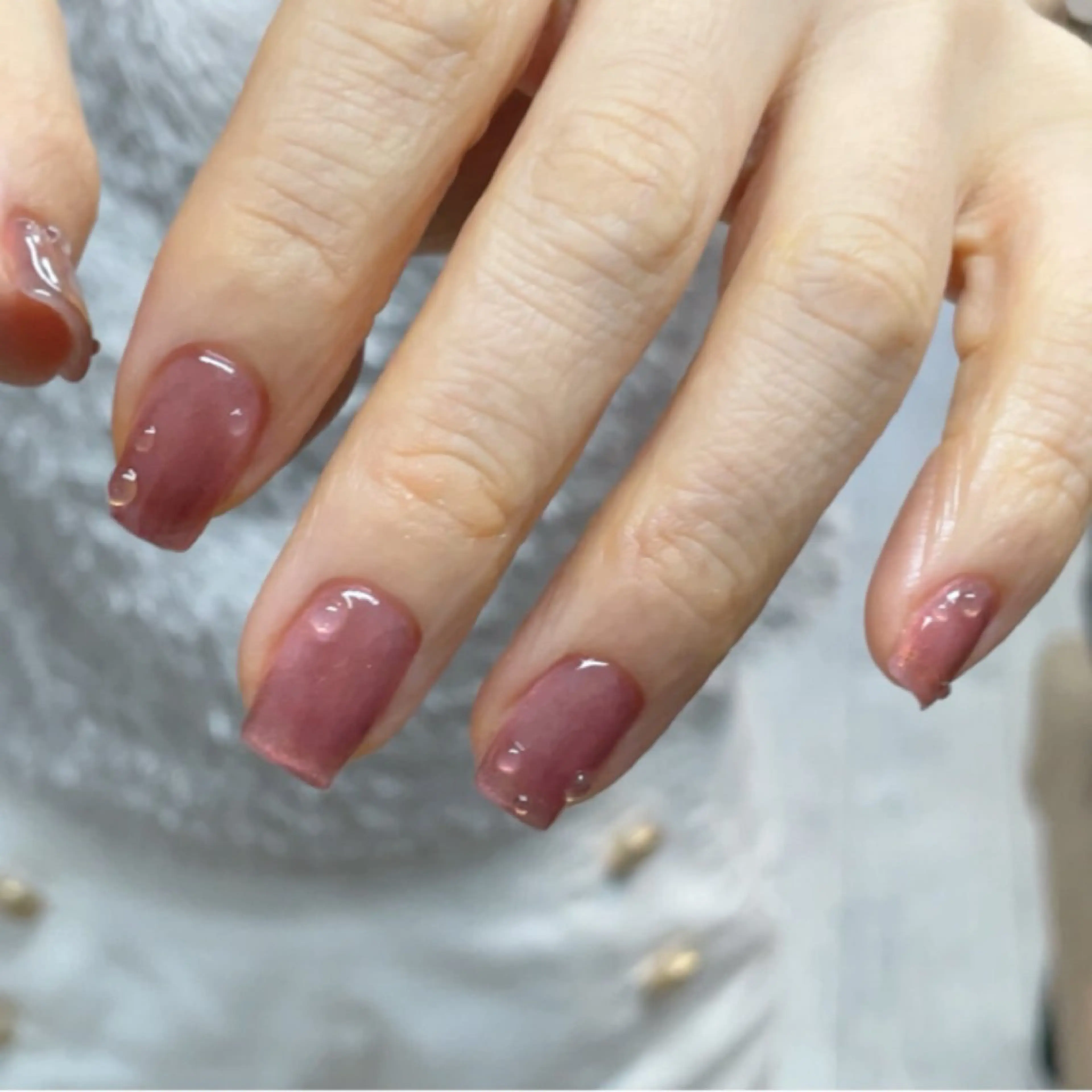 ネイル マグネットネイル ピンク 赤色 ショートネイル専門店フェルンヴェー所属・ショートネイル専門店 フェルンヴェー代々木のネイルデザイン