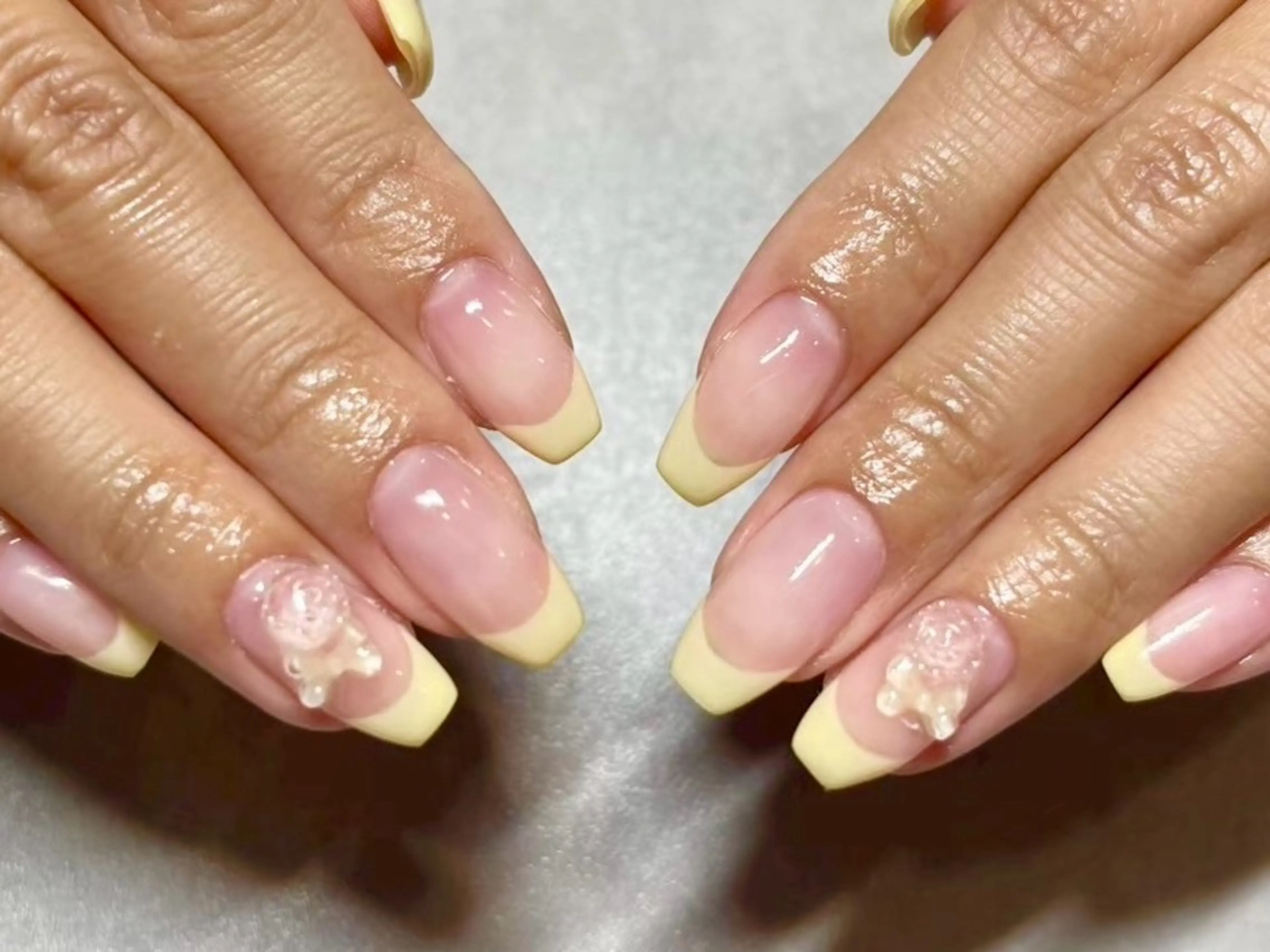 ネイル フレンチネイル 黄色 🫧ちゅるん/韓国 Ayano𓈒🎀のネイルデザイン