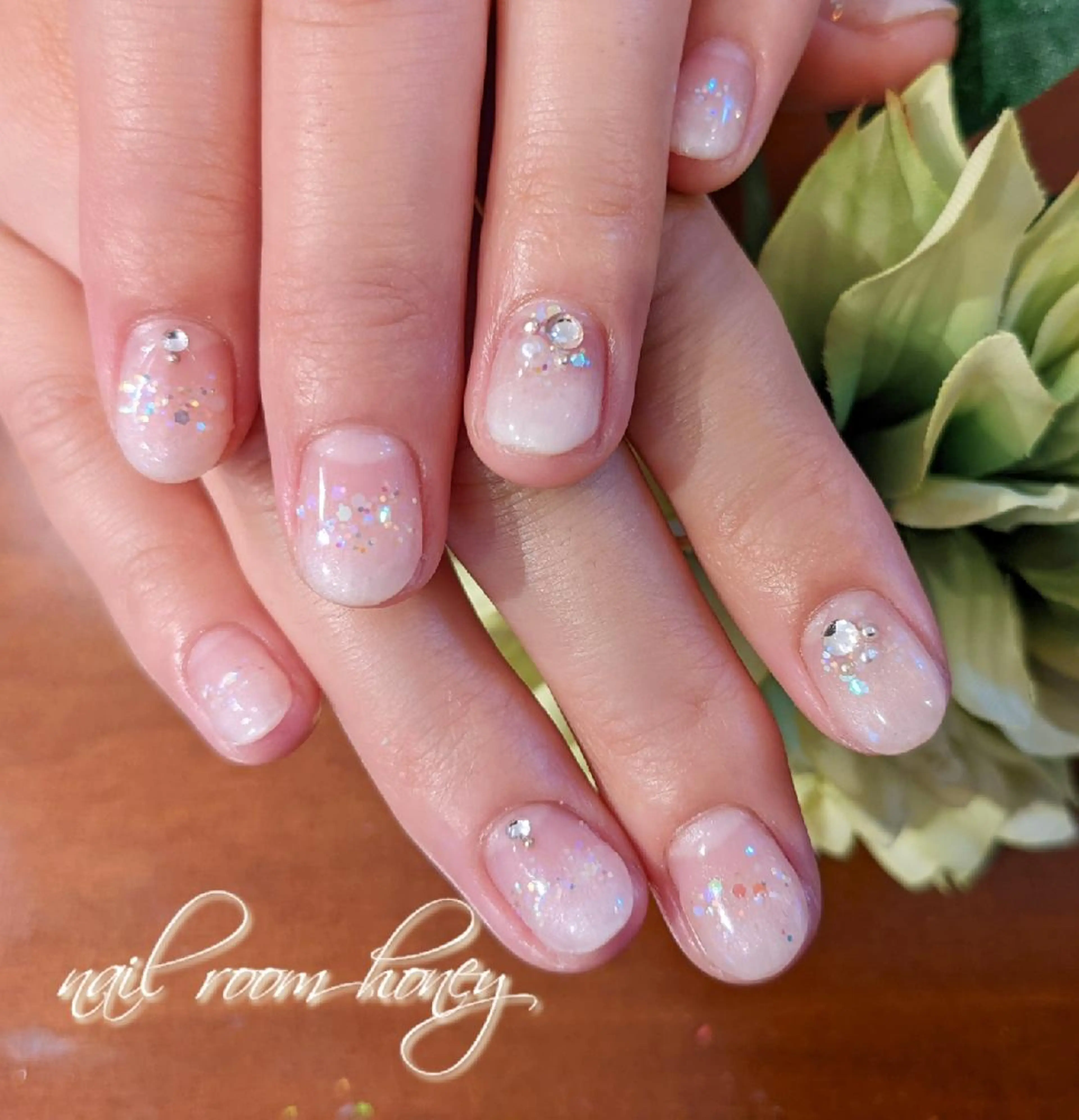 ネイル ジェルネイル グラデーション シンプルネイル ブライダルネイル ハンドネイル nail room  honeyのネイルデザイン